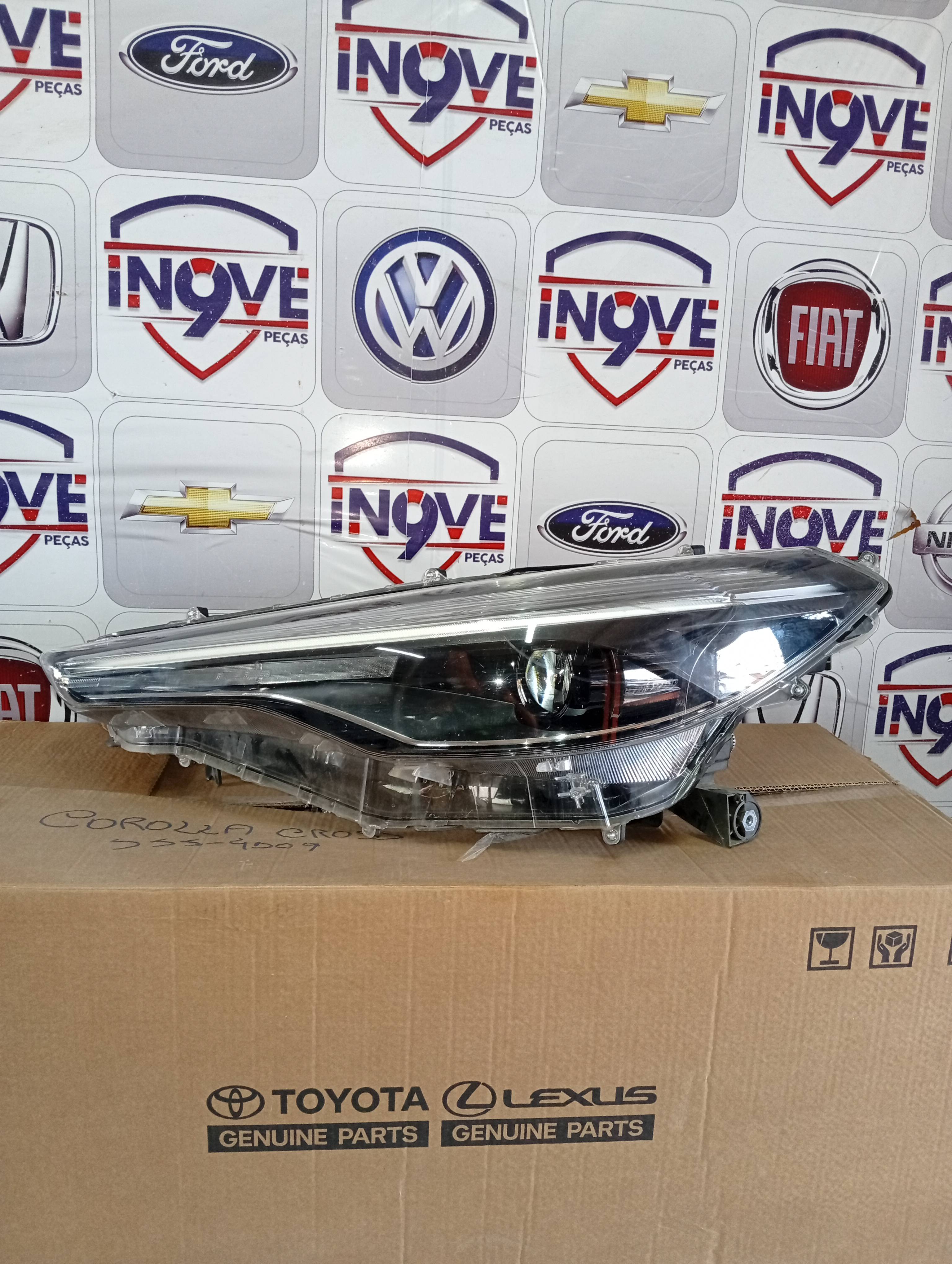Farol Toyota Corolla Cross 2021 a 2024 com LED