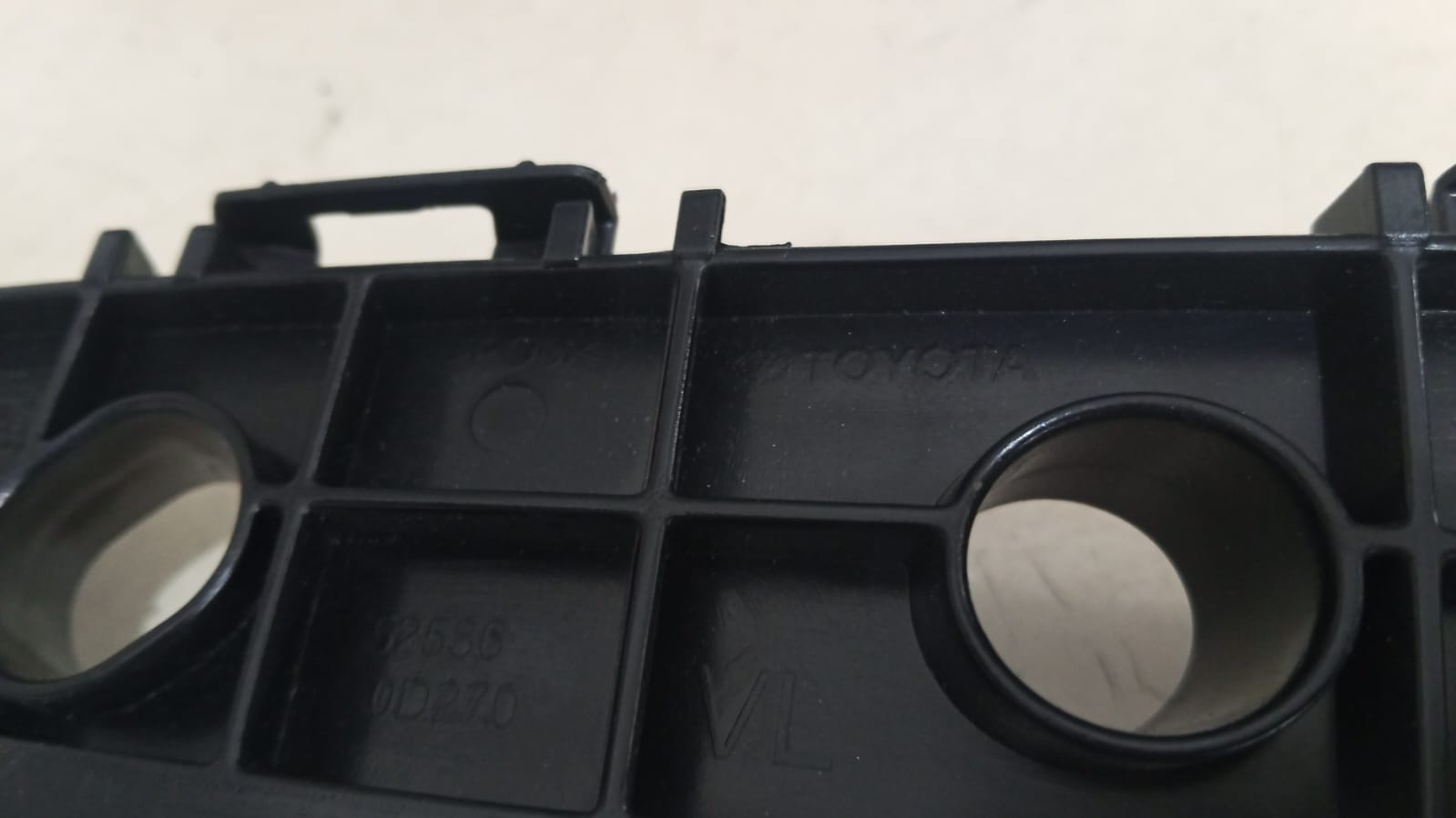 Suporte Parachoque Dianteiro Esquerdo Toyota Yaris