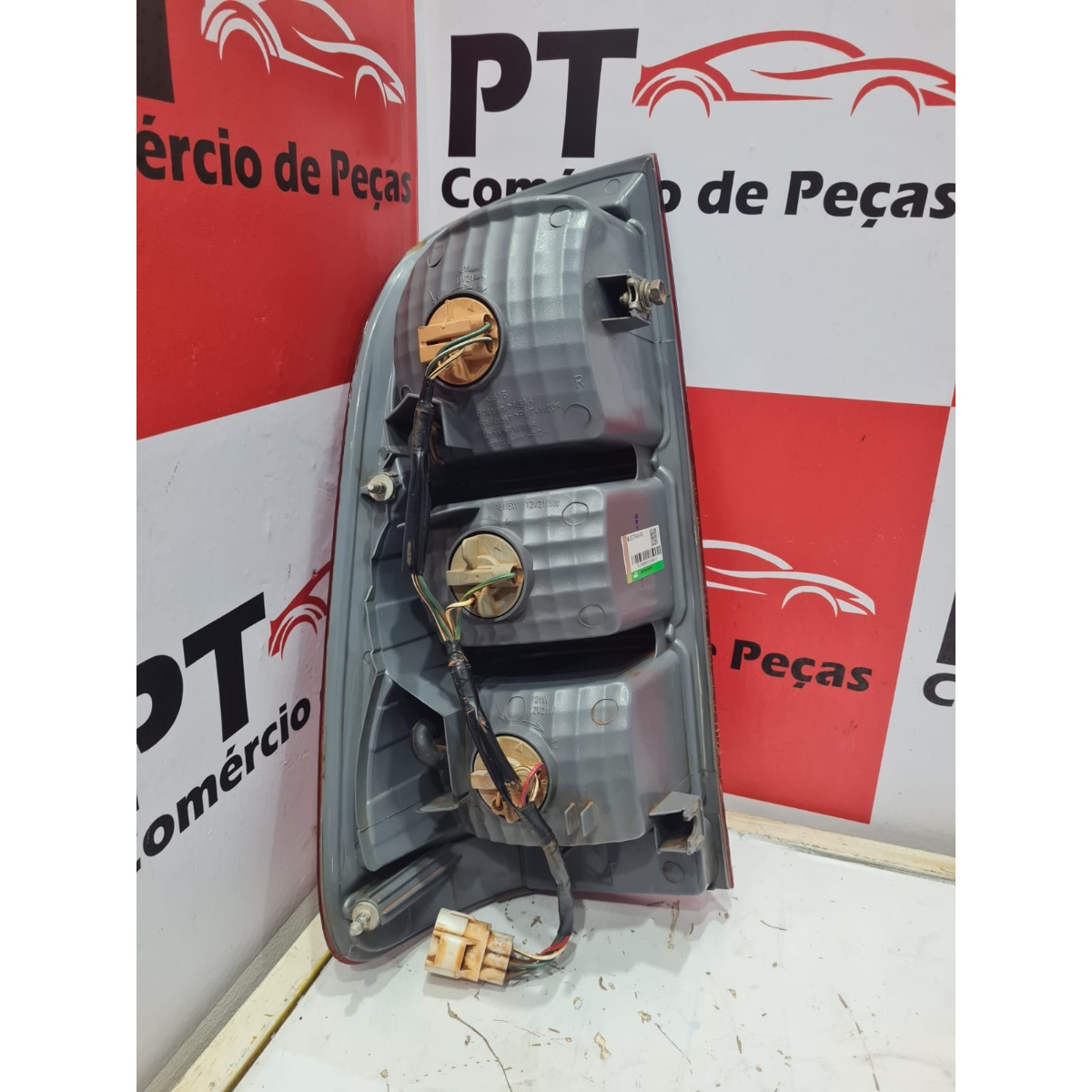 Lanterna Traseira Direita Toyota Hilux 2010 Com Avaria - Imagem 2