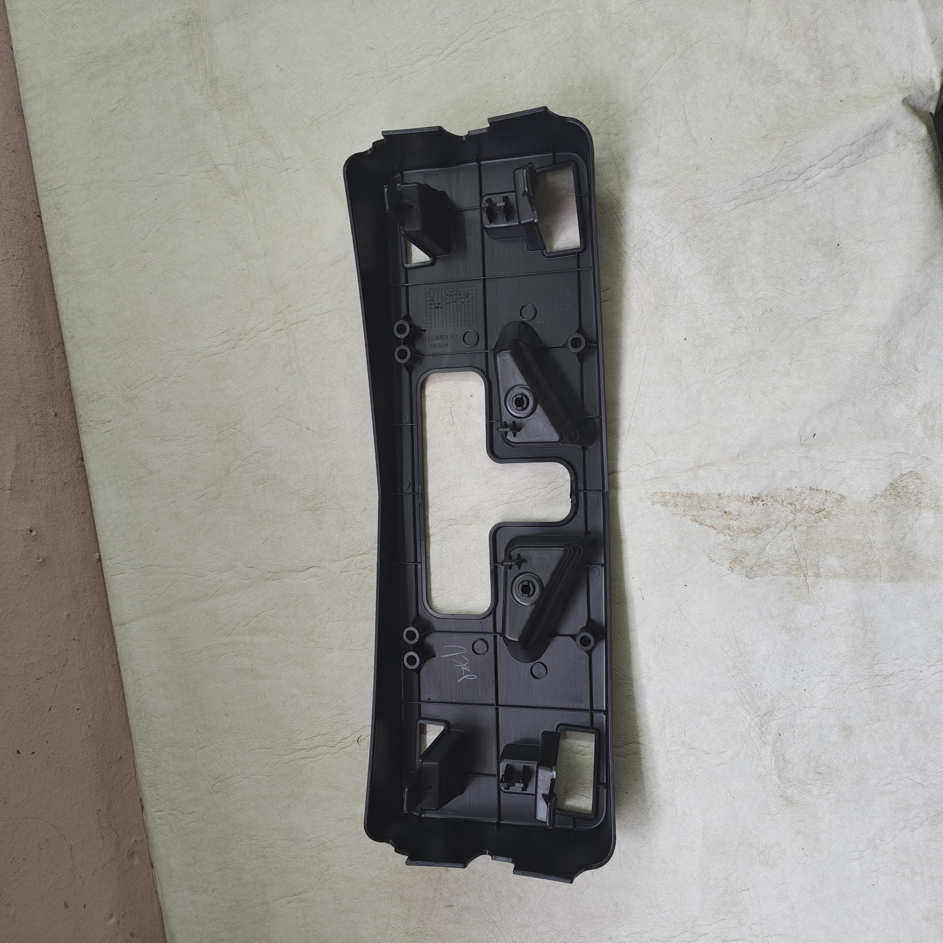 Suporte Placa Dianteira Cruze 2020 A 2023 Preto - Imagem 4
