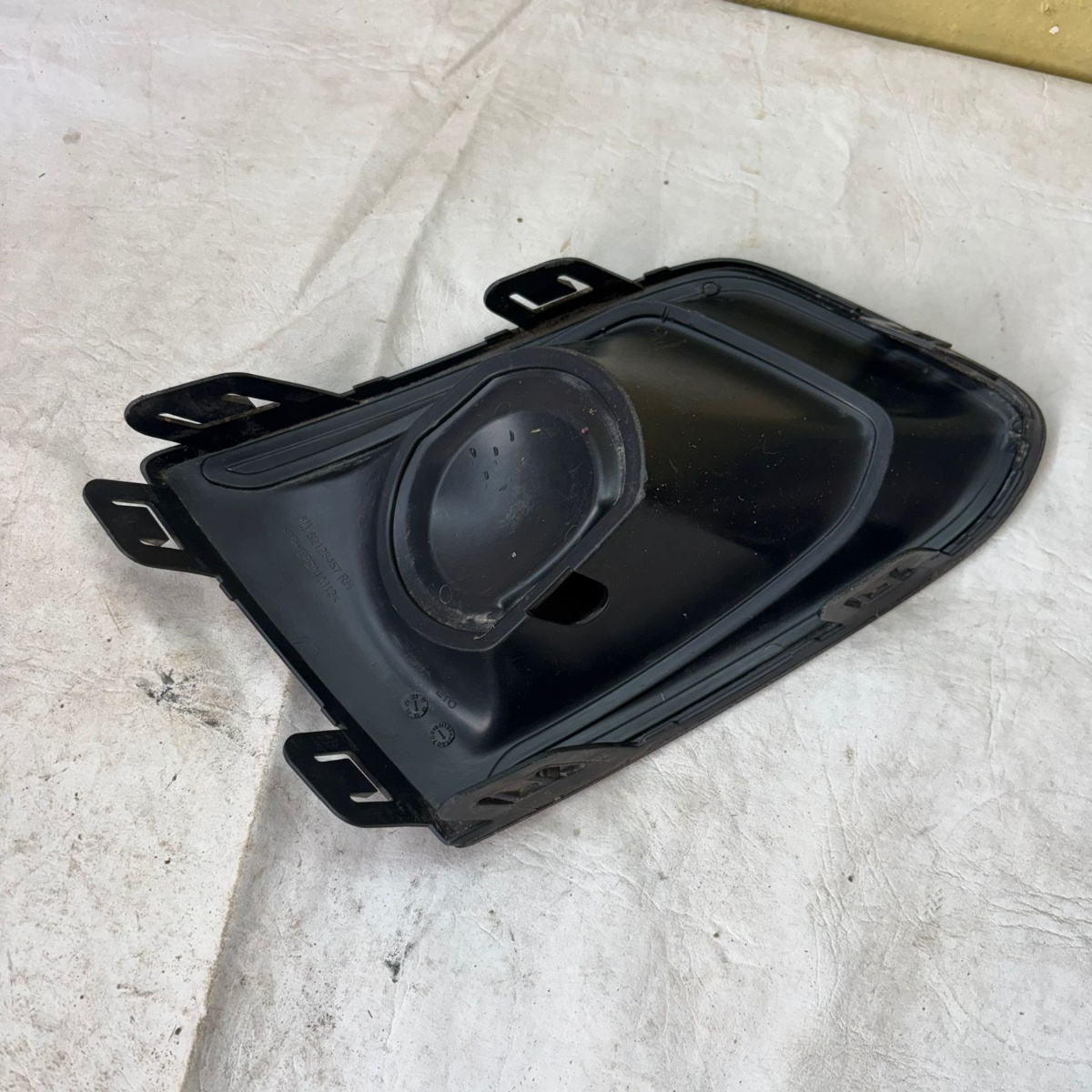 Moldura Farol Milha Direito Spin GM 2017 a 2024 - Imagem 6