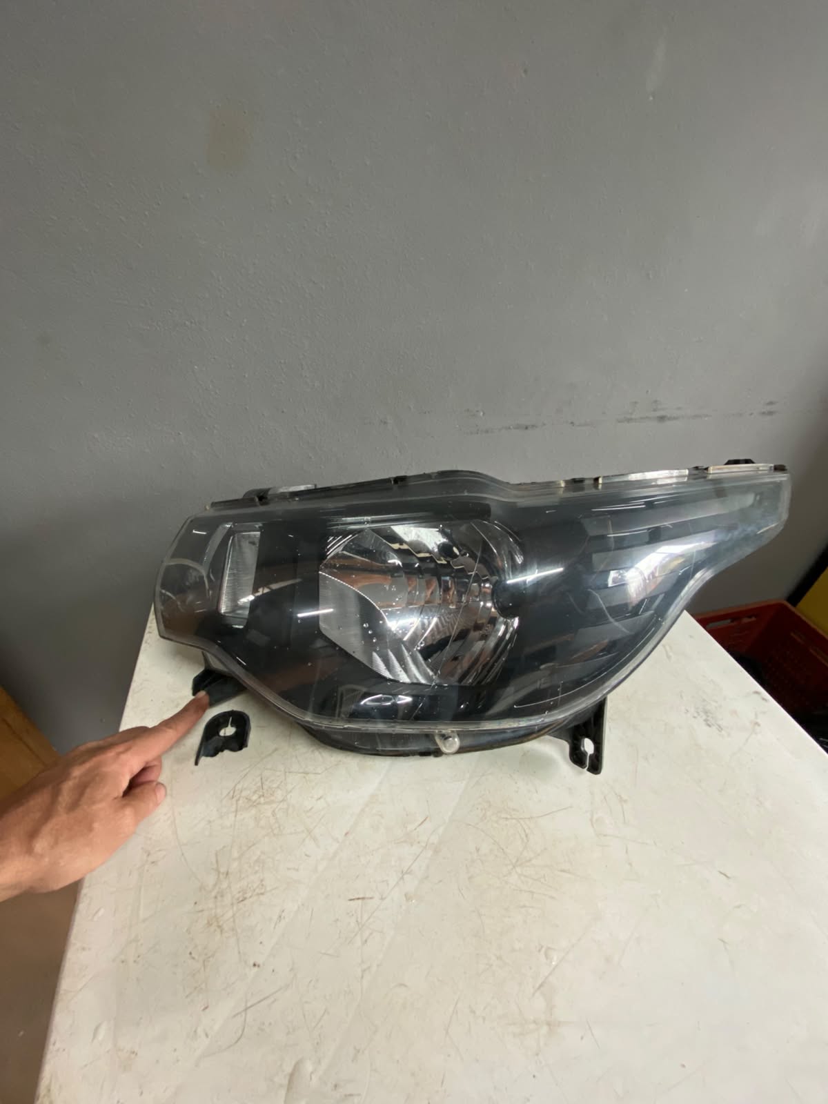 Farol Lado esquerdo Fiat Mobi 2015/2026 Direito/passageiro - Imagem 2