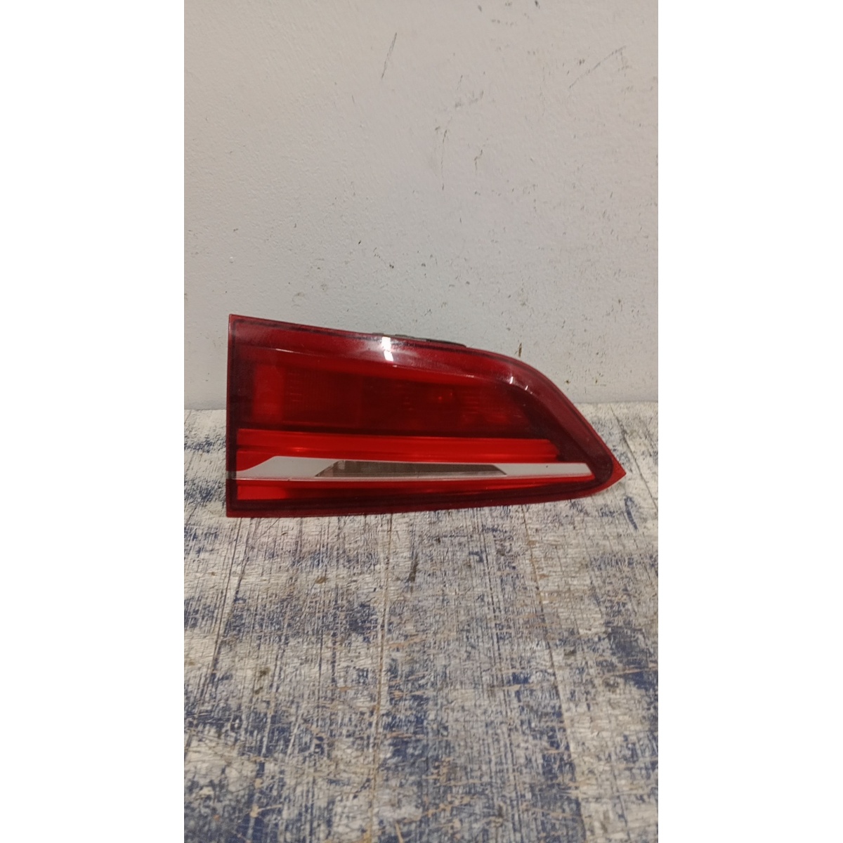 Lanterna Traseira Direita Bmw X1 2016 A 2019 Direito/passageiro Vermelho