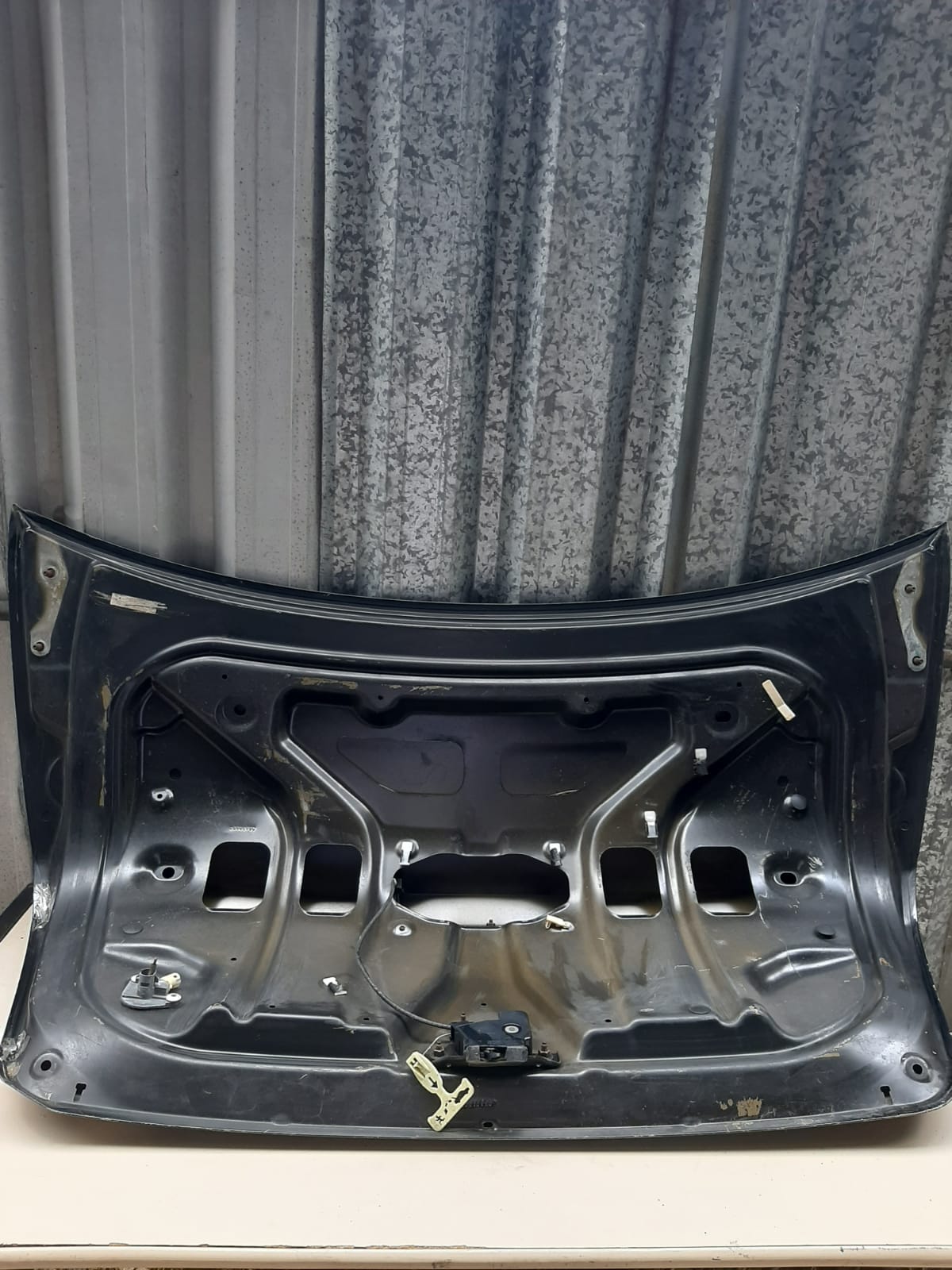 TAMPA TRASEIRA FORD FUSION 2009/2012 (PRETA) - Imagem 7