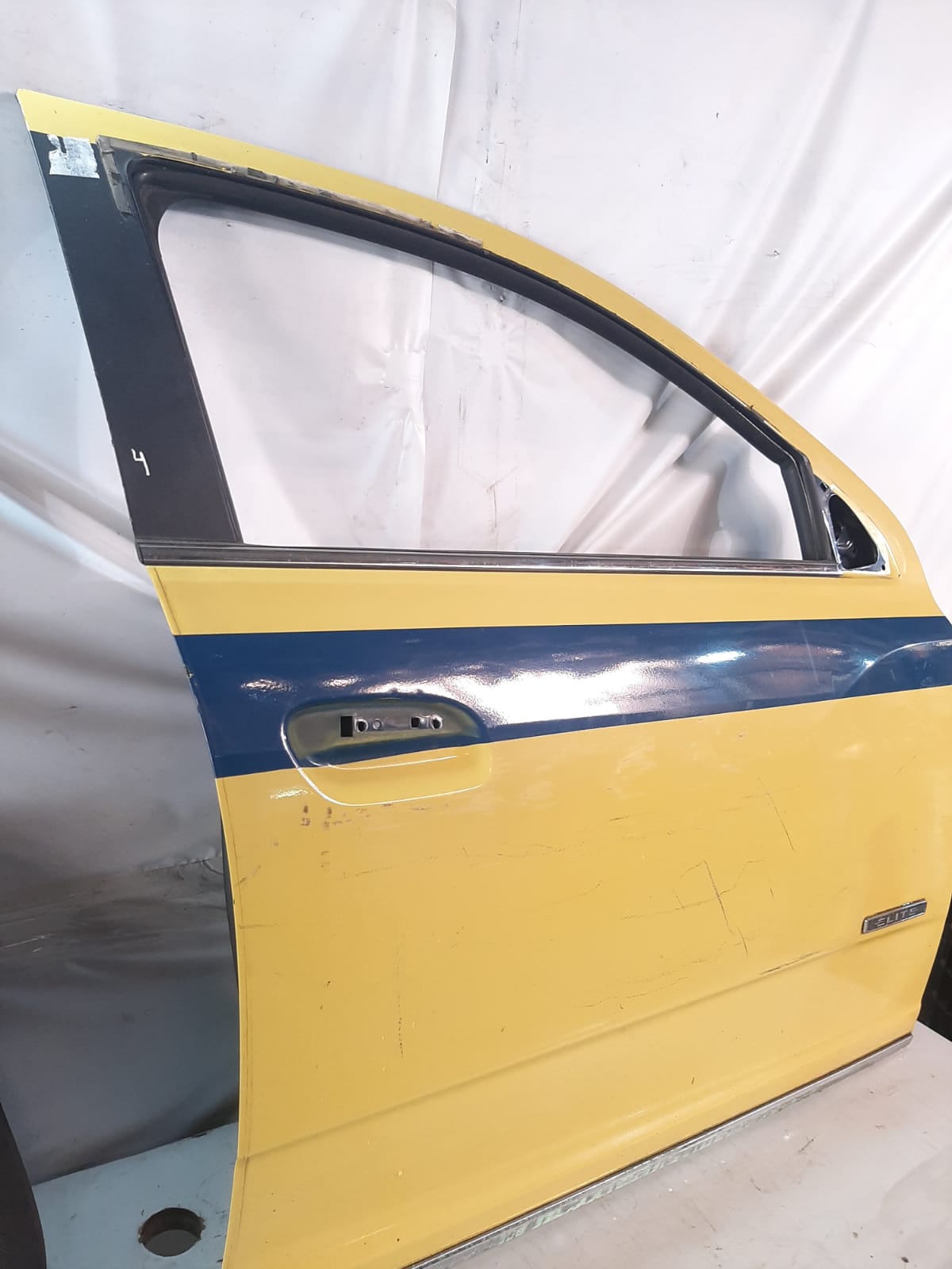 PORTA DIANTEIRA COBALT 2012/2016 LADO DIREITO (AMARELO) - Imagem 4
