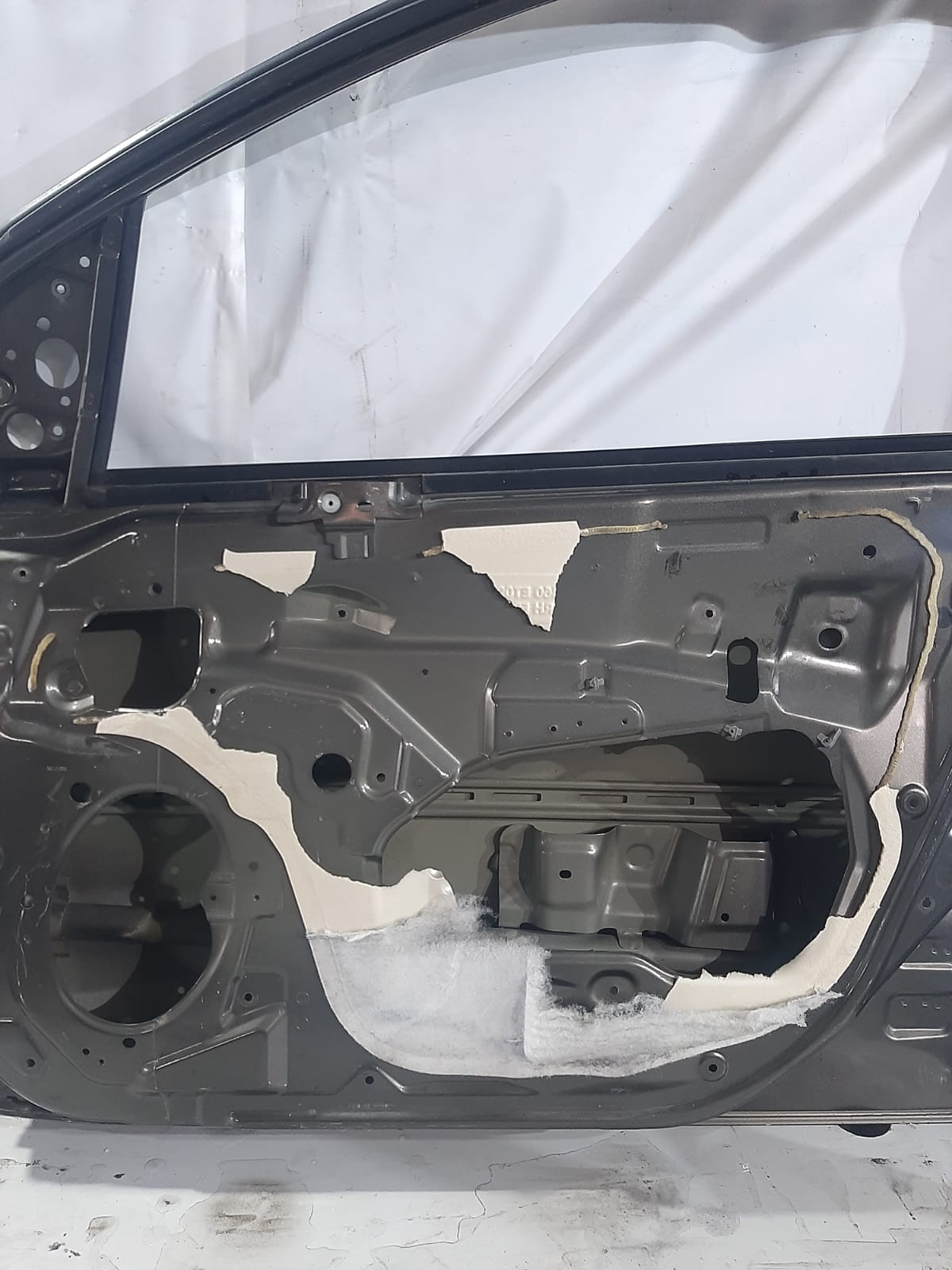 PORTA DIANTEIRA NISSAN SENTRA LADO DIREITO (CINZA) - Imagem 4