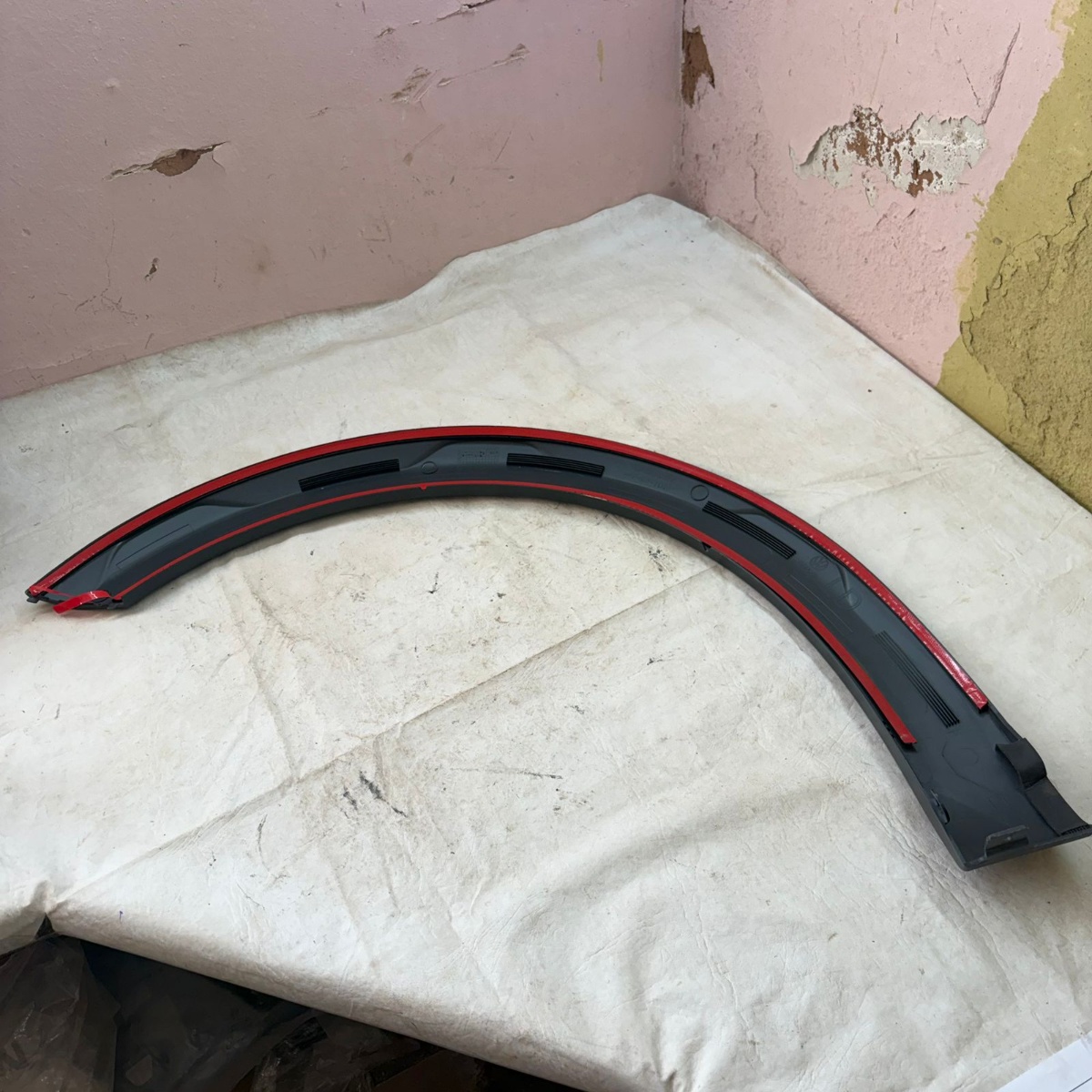 Moldura Paralama Dianteiro Direito VW Saveiro - Imagem 4