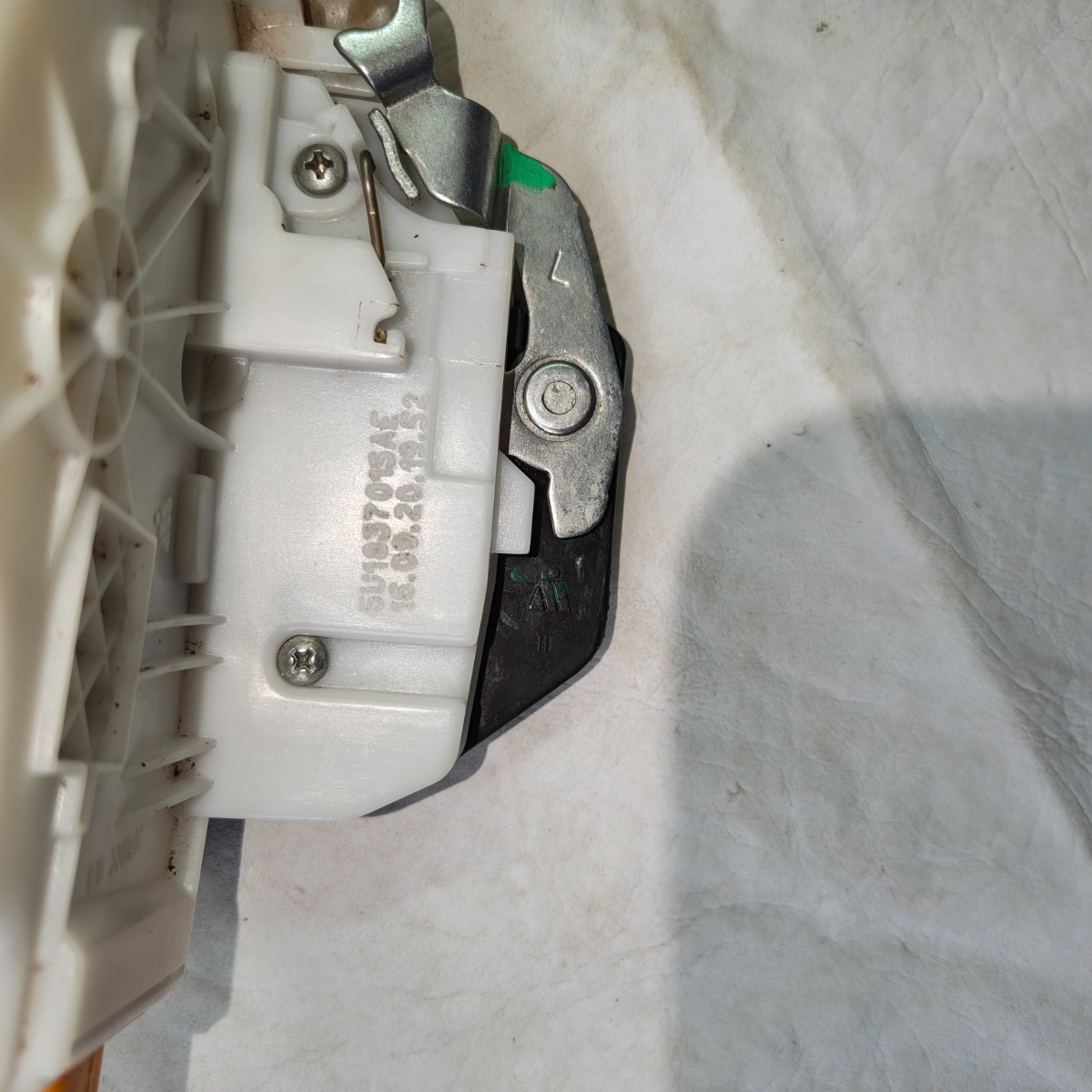 Fechadura Porta Diant Esq Volkswagen Saveiro 2016-2023 - Imagem 8