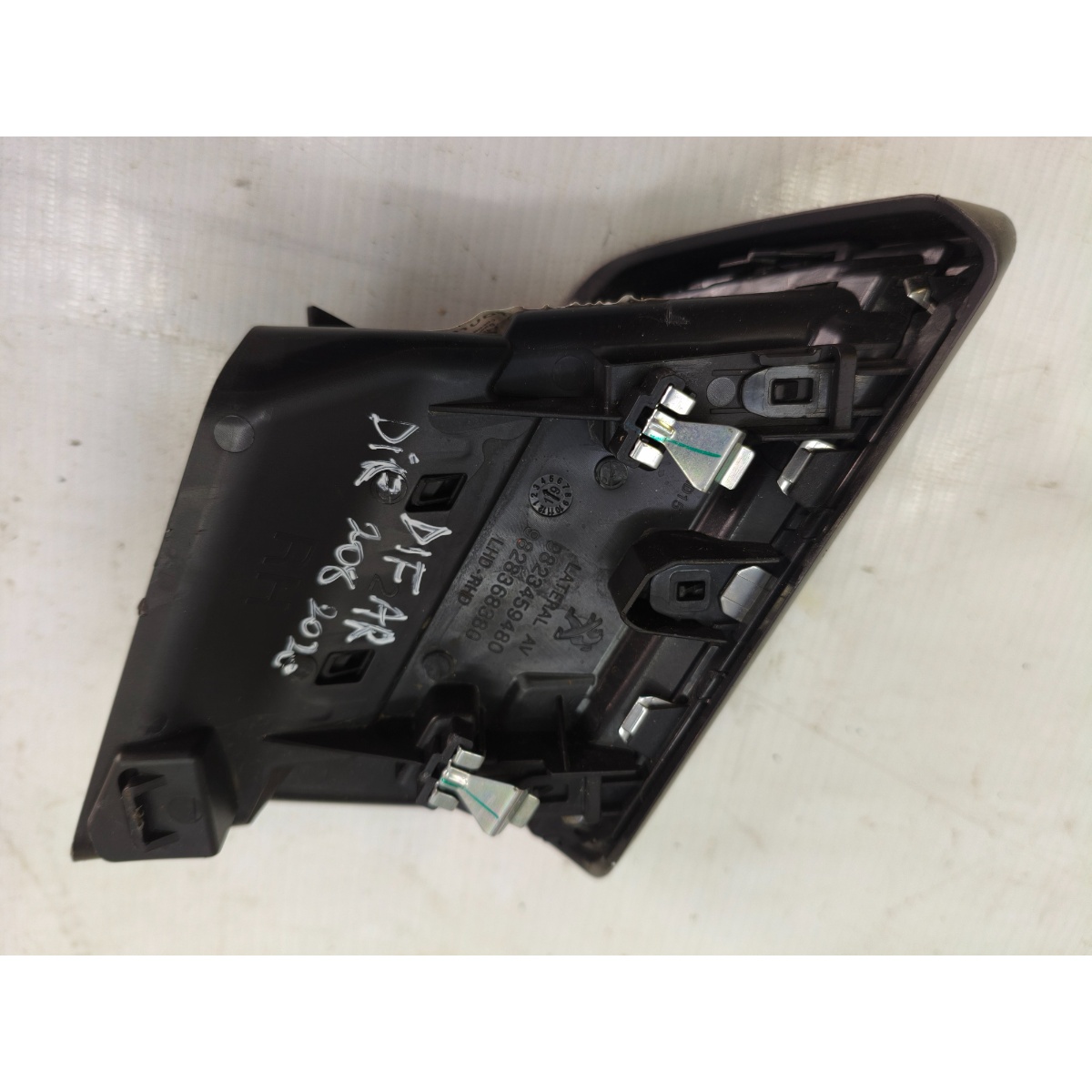 Difusor Ar Lateral Direito Peugeot 208 2020 A 2025 98283683D - Imagem 2