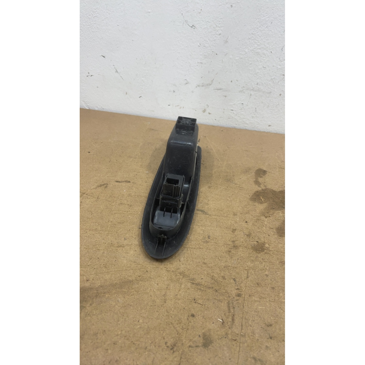 Botão De Vidro Traseiro esquerdo  Peugeot 308 - Imagem 2