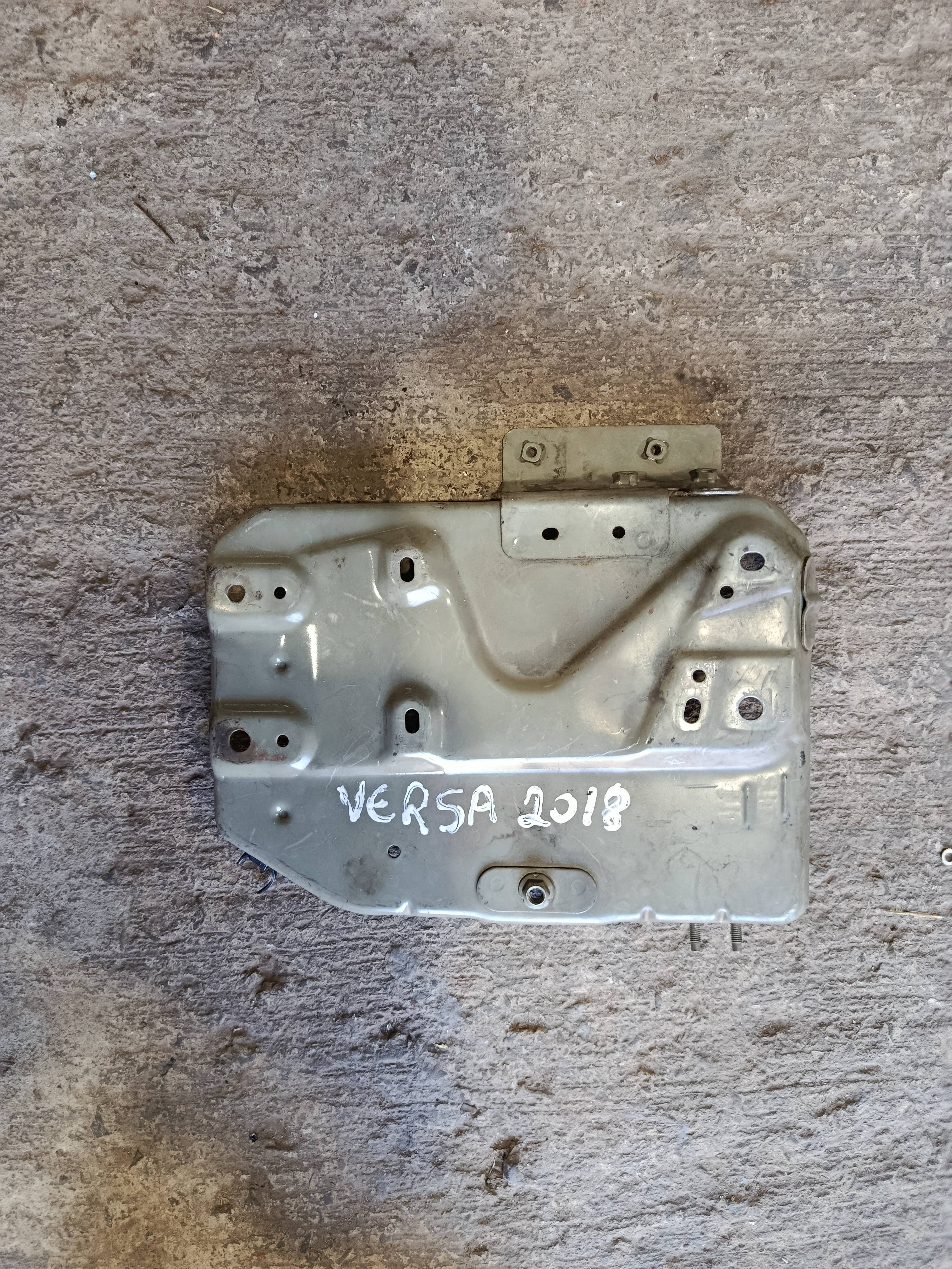 Suporte De Base De Bateria Do Nissan Versa 2015 Original - Imagem 2