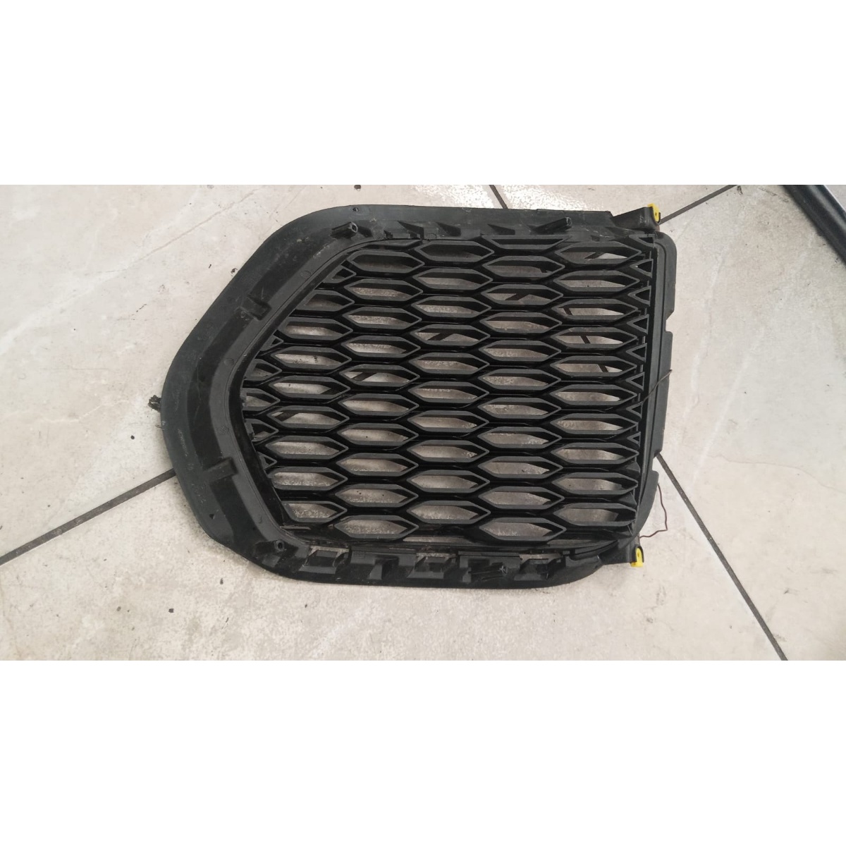 Grade Milha Esquerdo Jaguar Epace 2018 2019 Original (usado) Preto Esquerdo - Imagem 3