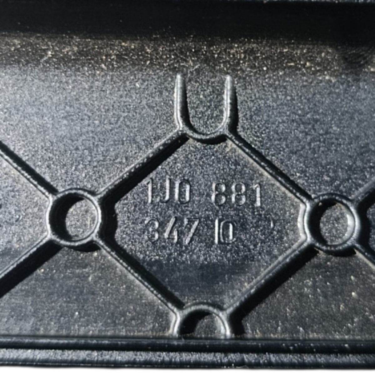 Acabamento Banco Esquerdo Golf 2003/2013 Original 1j0881347d Preto - Imagem 5