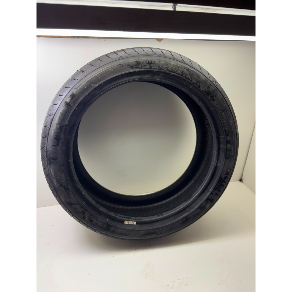 Pneu C/ Detalhe 215/45R18 Goodyear Tire Sinze 93V Aro 18 - Imagem 7