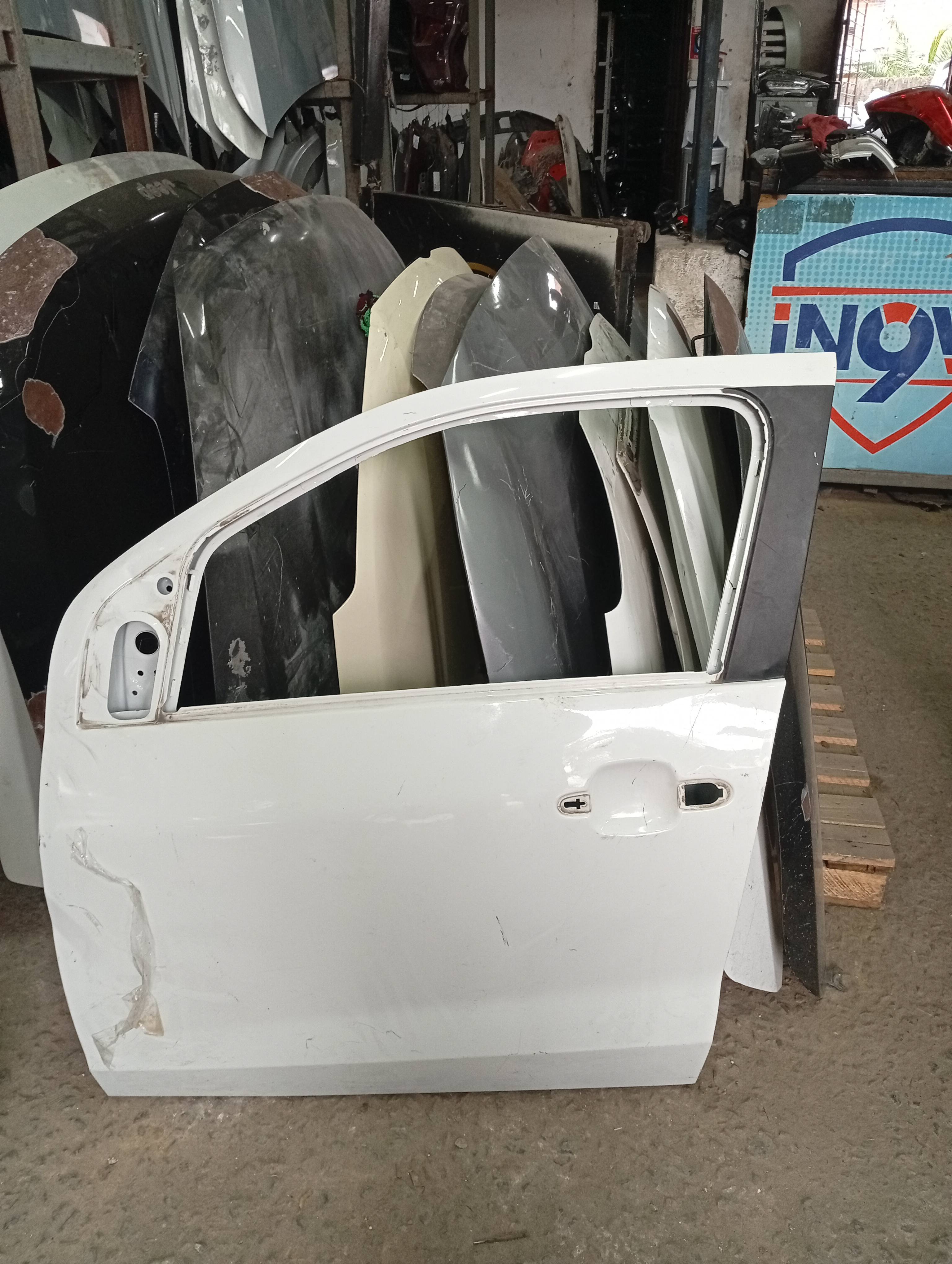 Porta Dianteira Esquerda Fiat Mobi 2017-2026 - Imagem 1