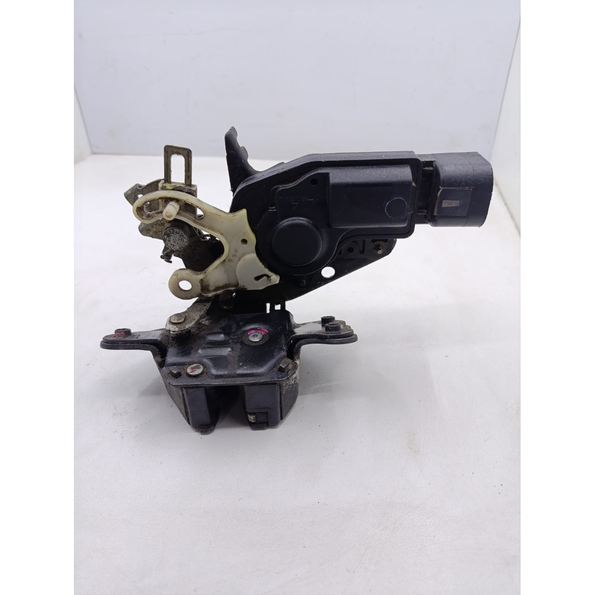 Fechadura Tampa Traseira Toyota SW4 2005-2015 - Imagem 2