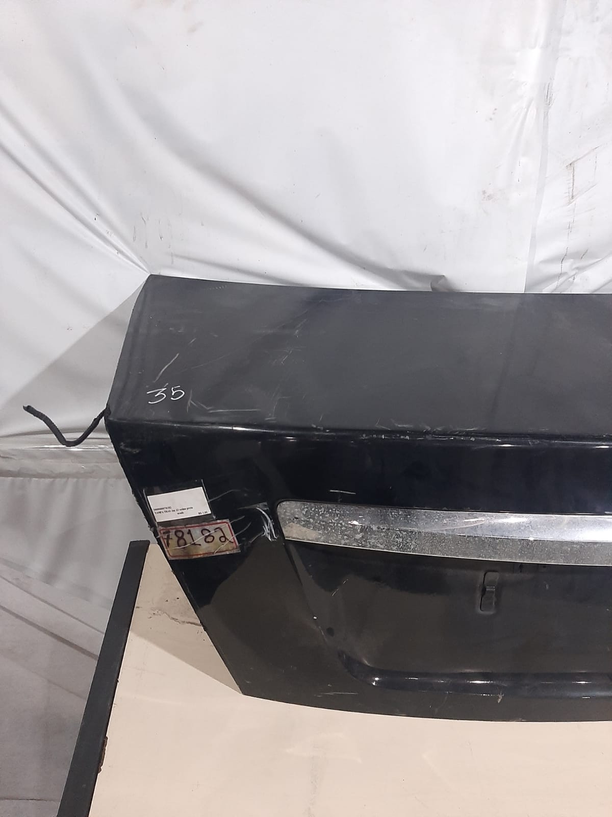 TAMPA TRASEIRA J3 SEDAN (PRETA) - Imagem 3