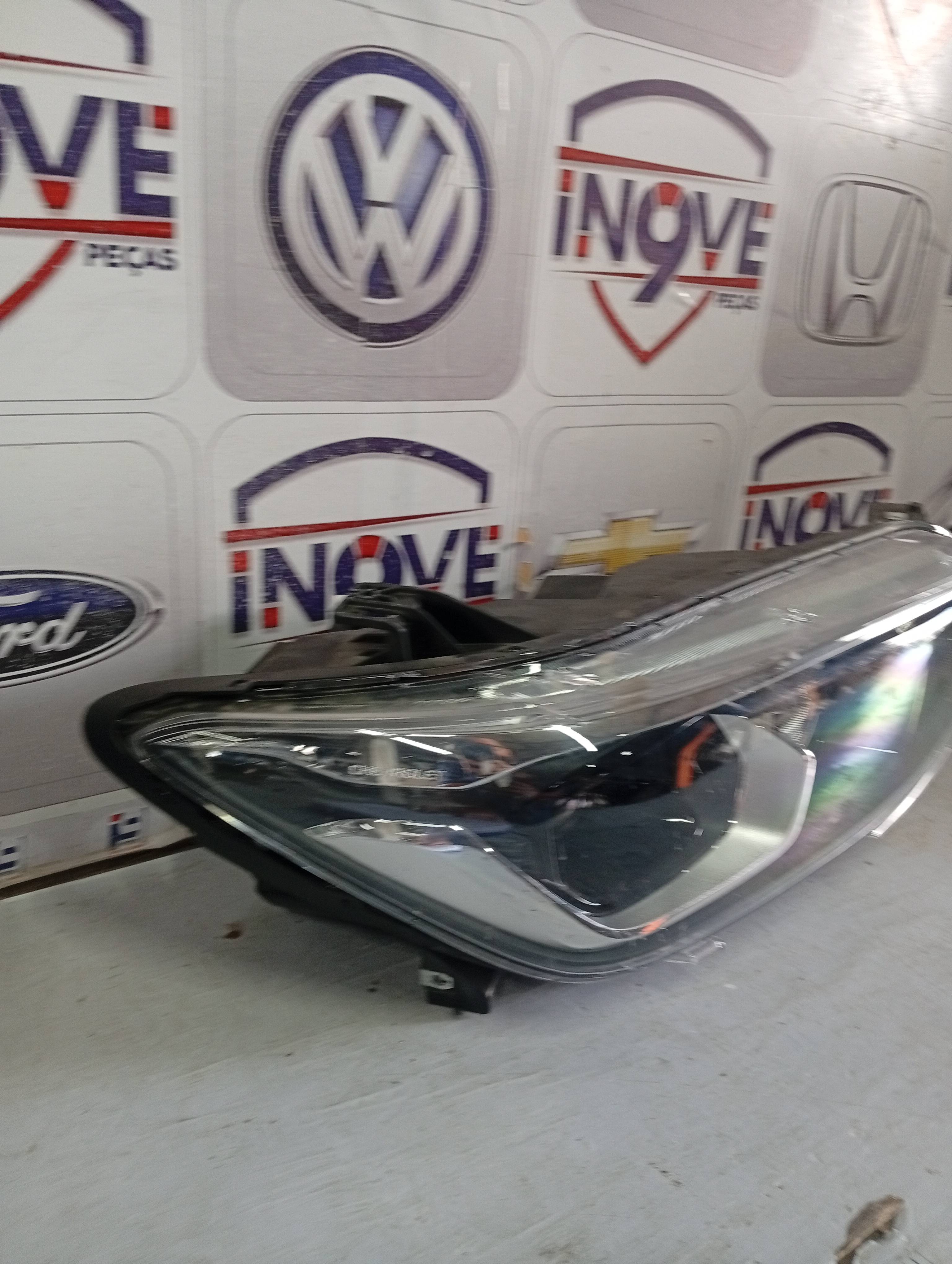 Farol Dianteiro Direito Tracker 2020-2023 - Imagem 2