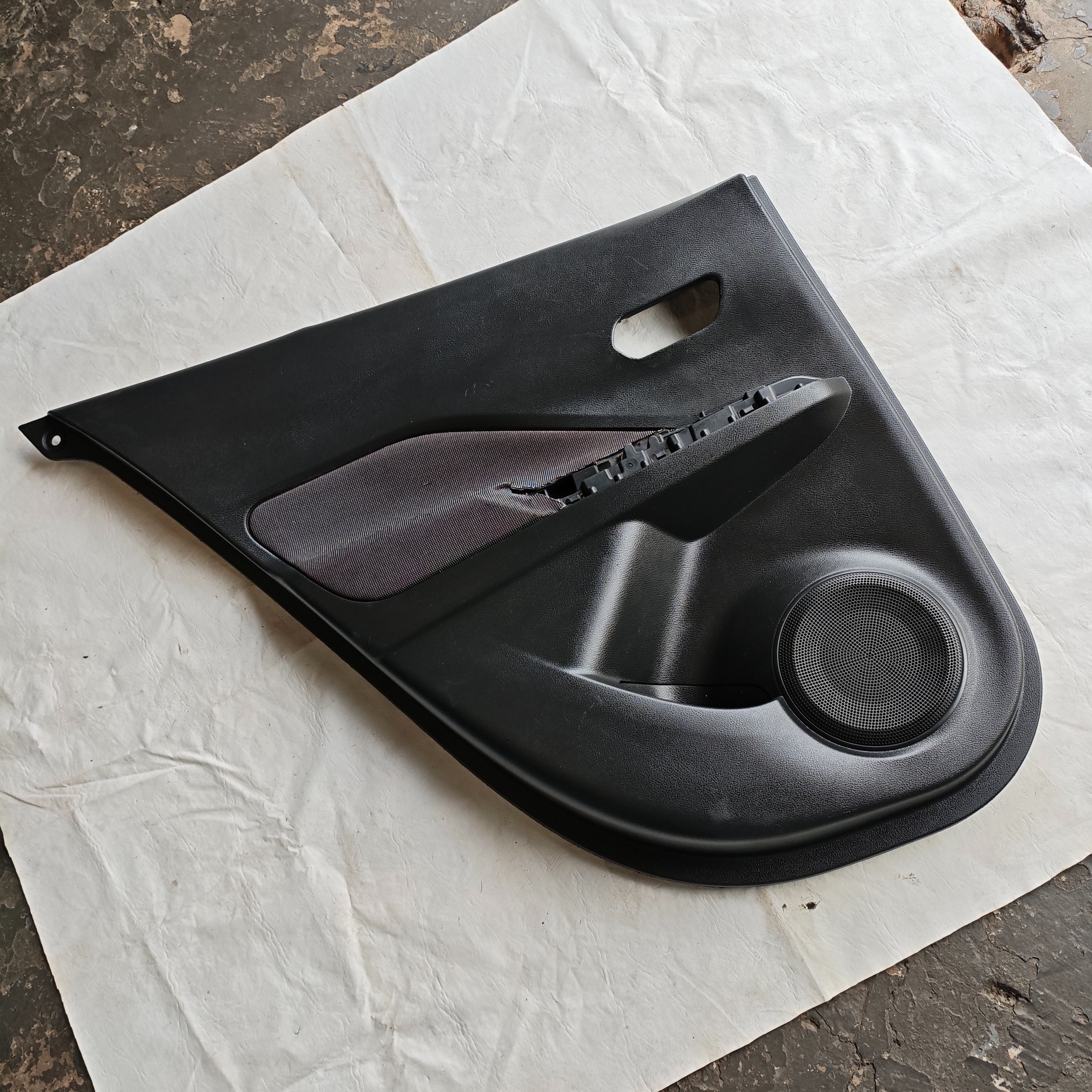 Forro Porta Traseira Esquerda Nissan Kicks - Imagem 2