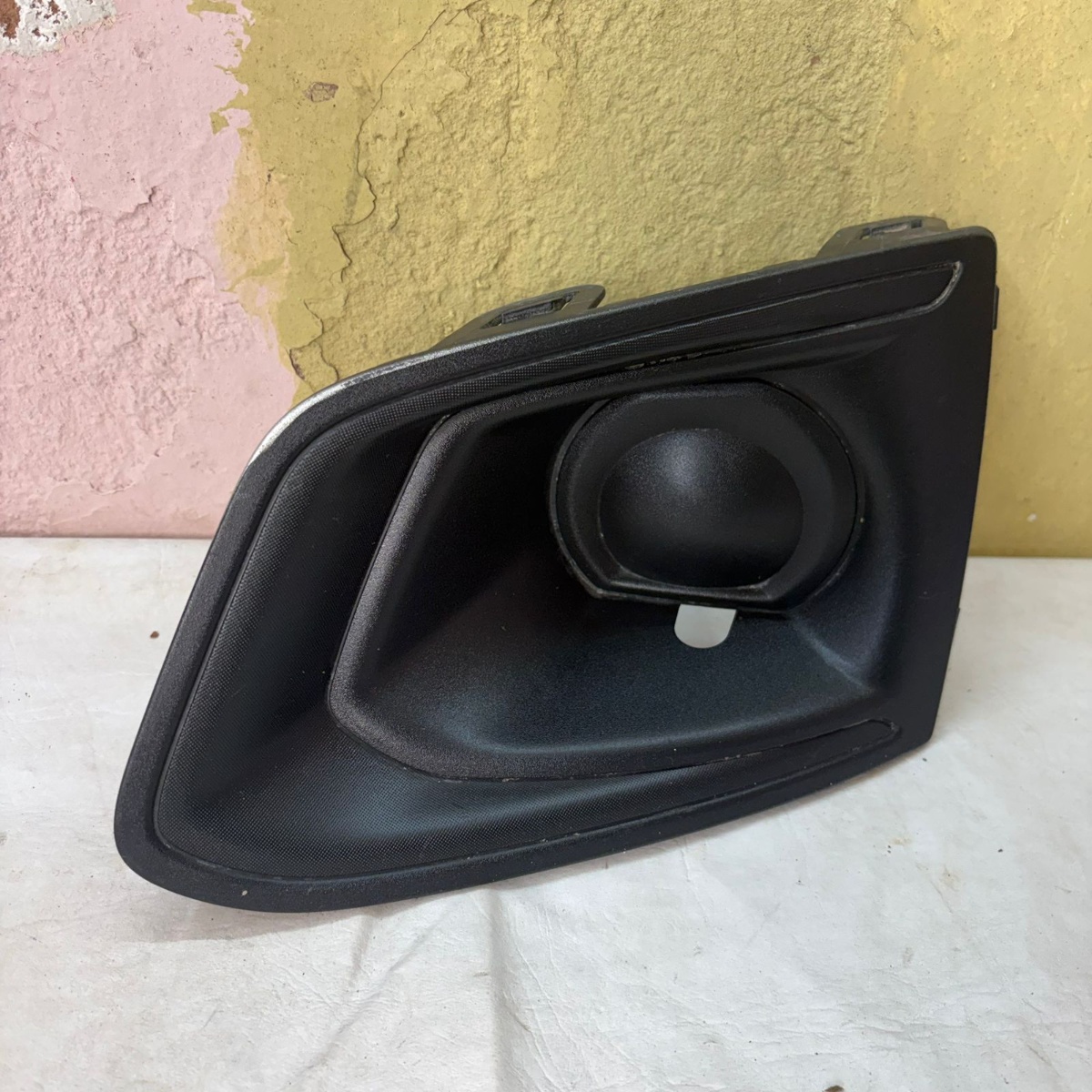 Moldura Farol Milha Direito Spin GM 2017 a 2024 - Imagem 2