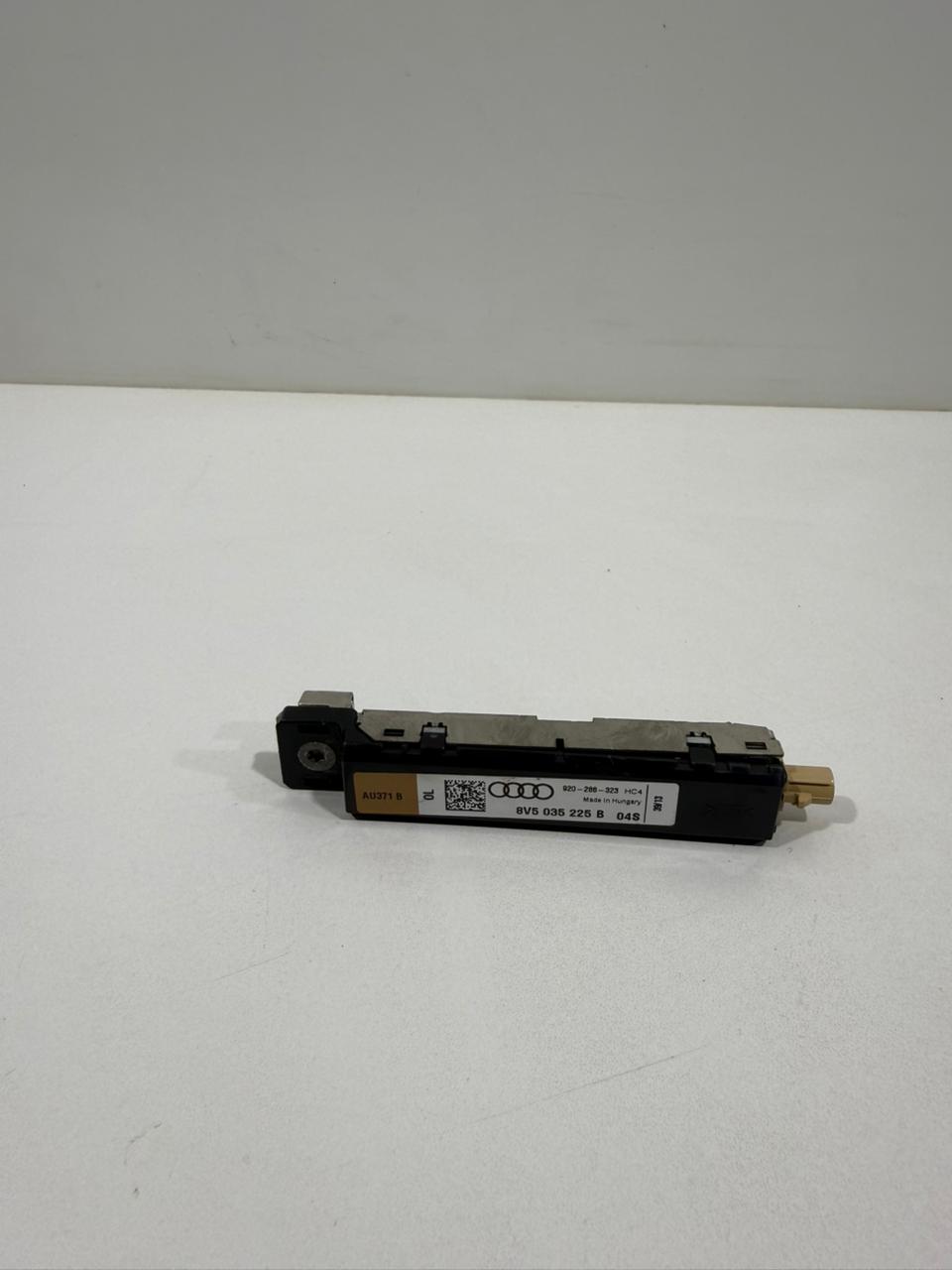 Antena Amplificadora Audi A3 Sedan 8V5035225B - Imagem 2