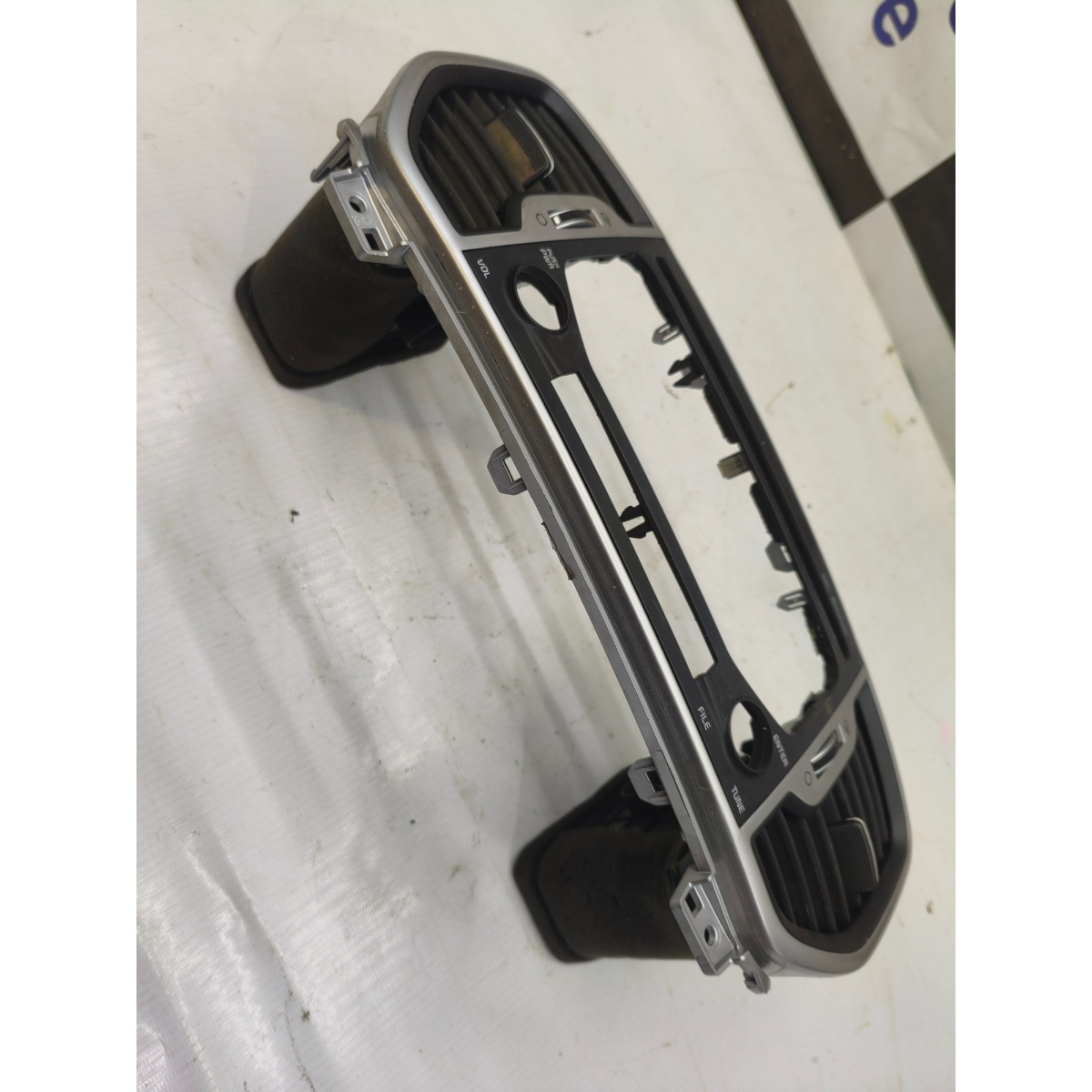 Suporte Central Painel Facia M14 485 Hyundai Kia 2017 A 2022 - Imagem 3