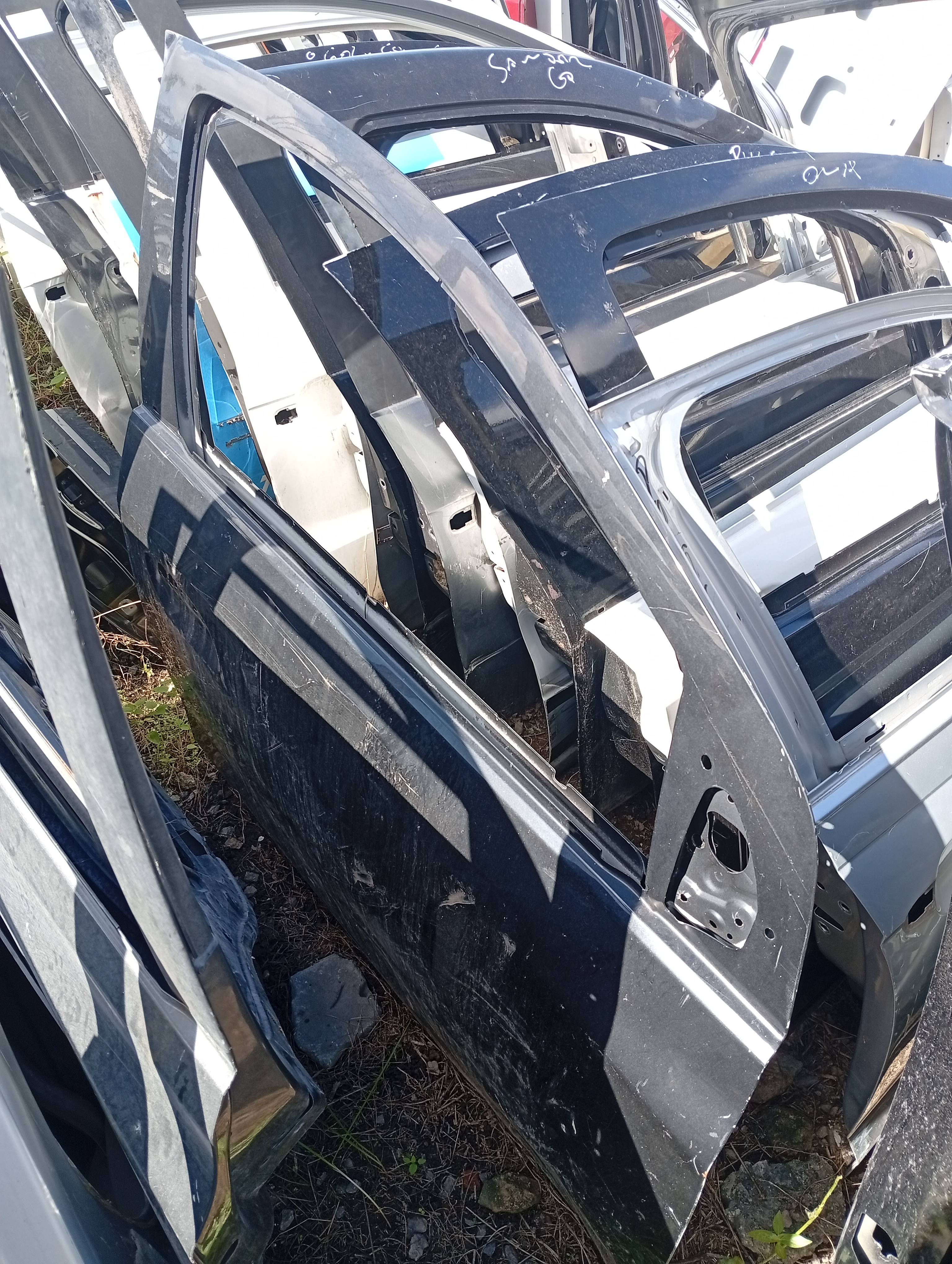 Porta Dianteira Esquerda Chevrolet Onix 2016