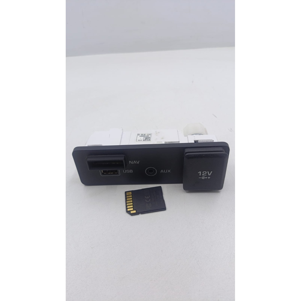 Entrada USB Auxiliar Land Rover Discovery - Imagem 4