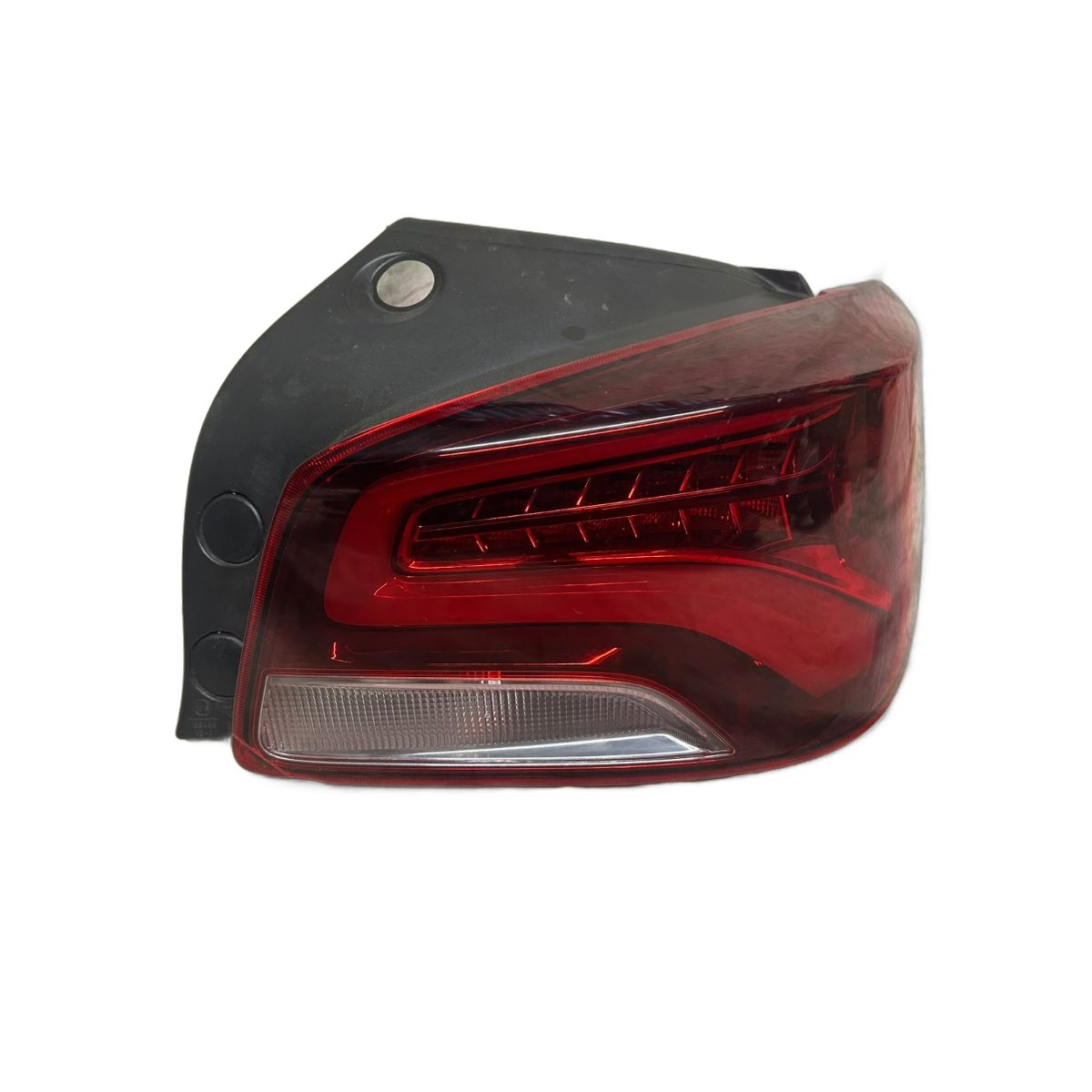 LANTERNA DIREITA LED ONIX HATCH 20/25 original, com detalhe - Imagem 2