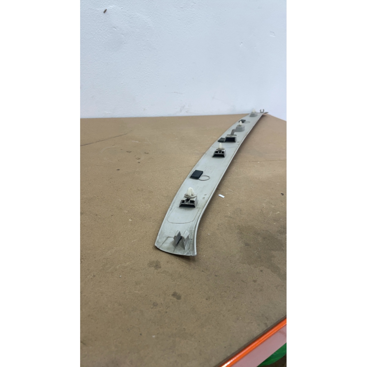 Moldura Acabamento Superior Porta Malas Peugeot 307 1.6 - Imagem 3