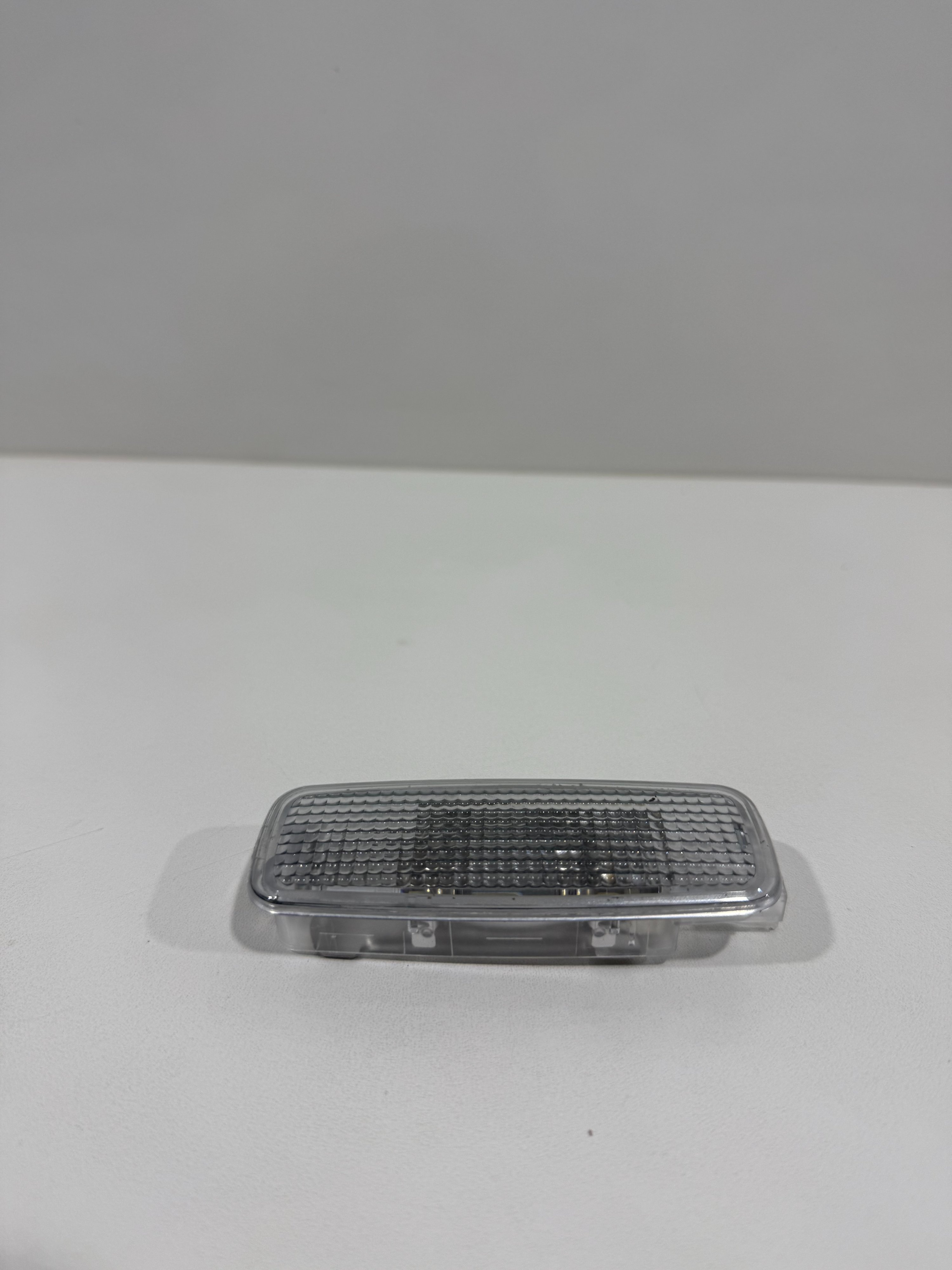 Luz de cortesia interna Audi A3 Sedan 4d0947105a