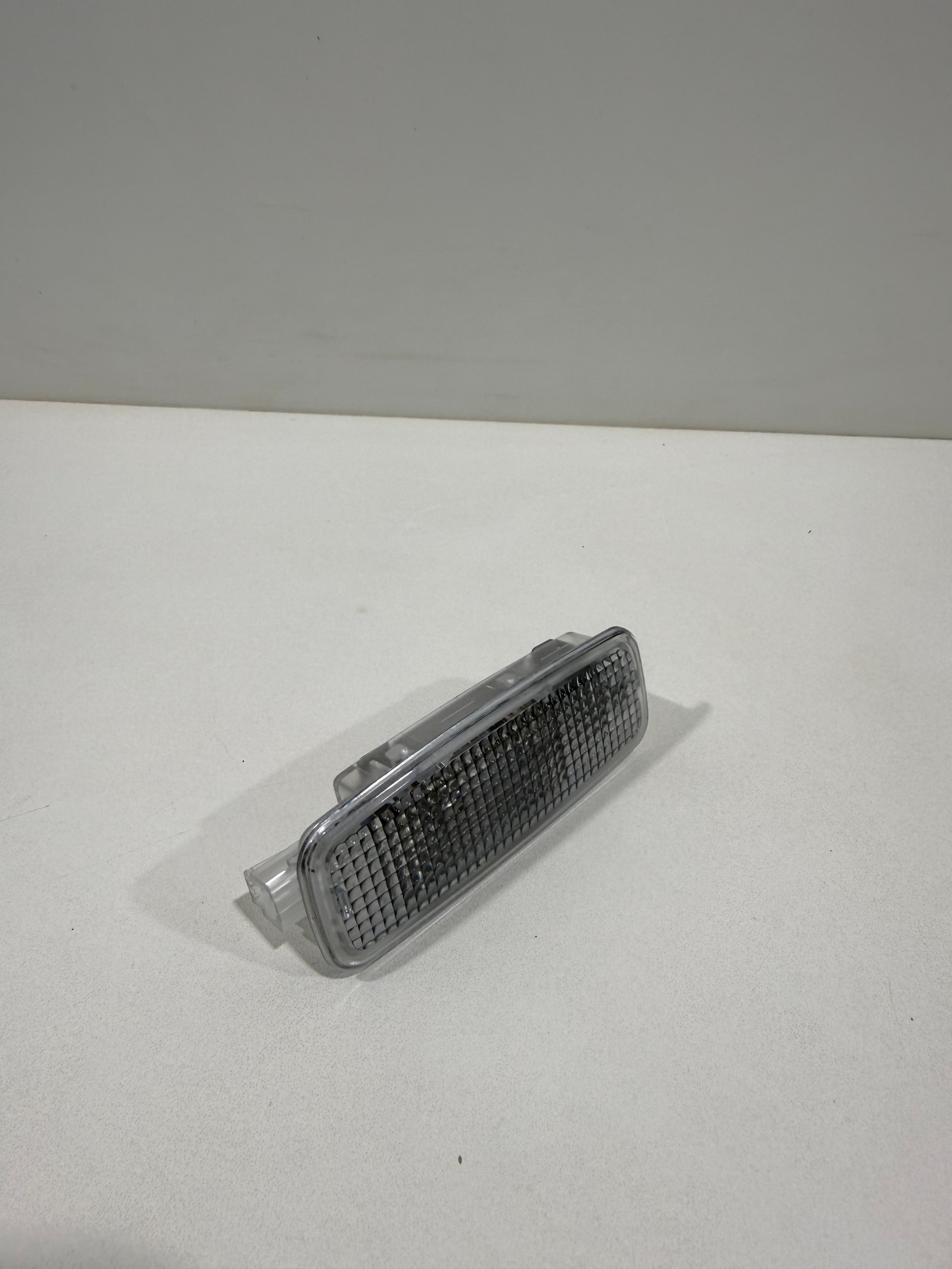 Luz de cortesia interna Audi A3 Sedan 4d0947105a - Imagem 3