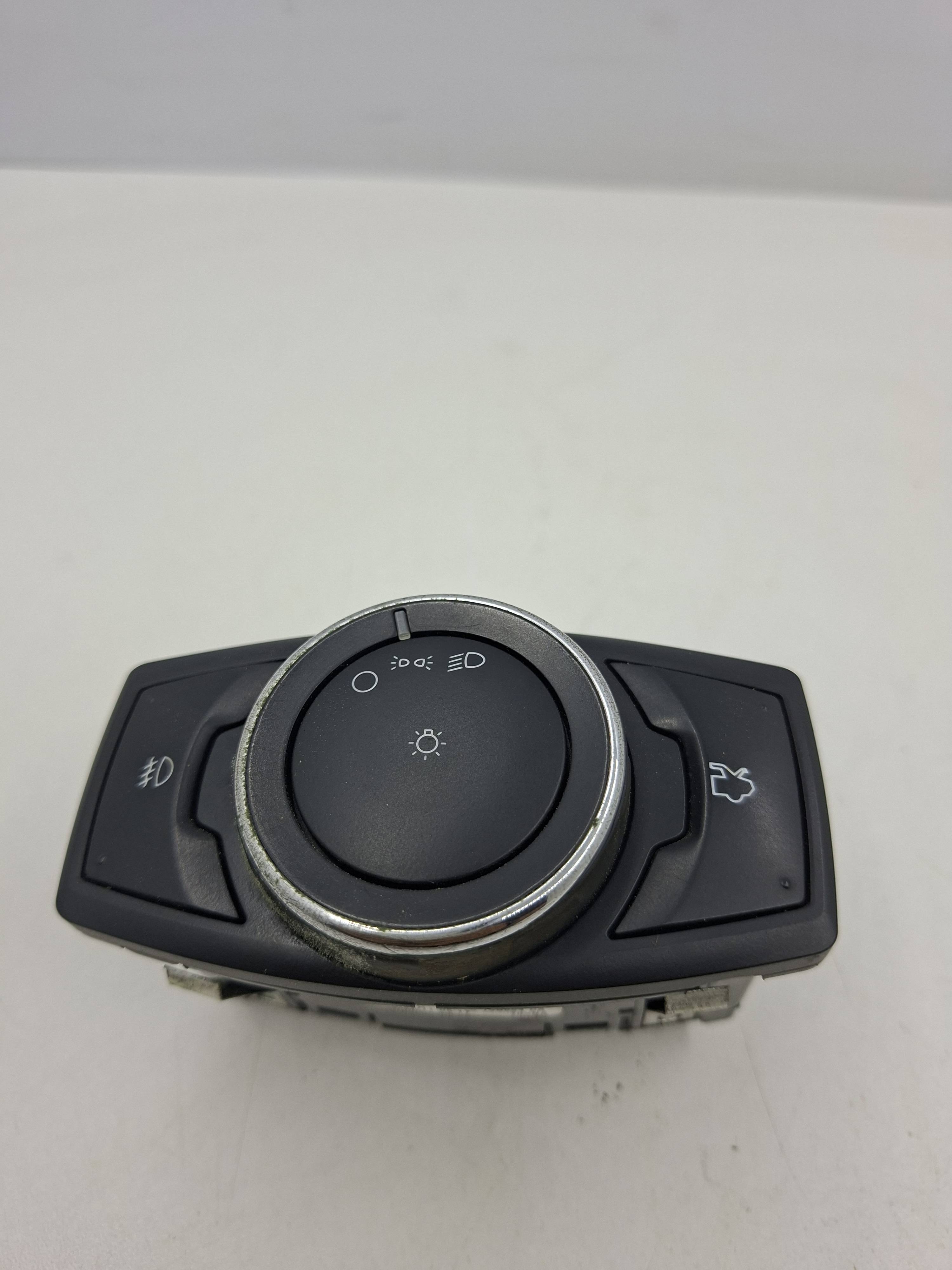 Botão do Farol do Ford Ka 2019 - E3B513A024 - Imagem 1