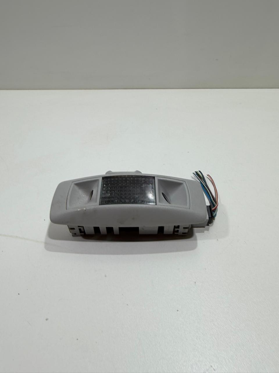 Luz Teto Plafon Volkswagen Golf 2011 1J0951172G - Imagem 3