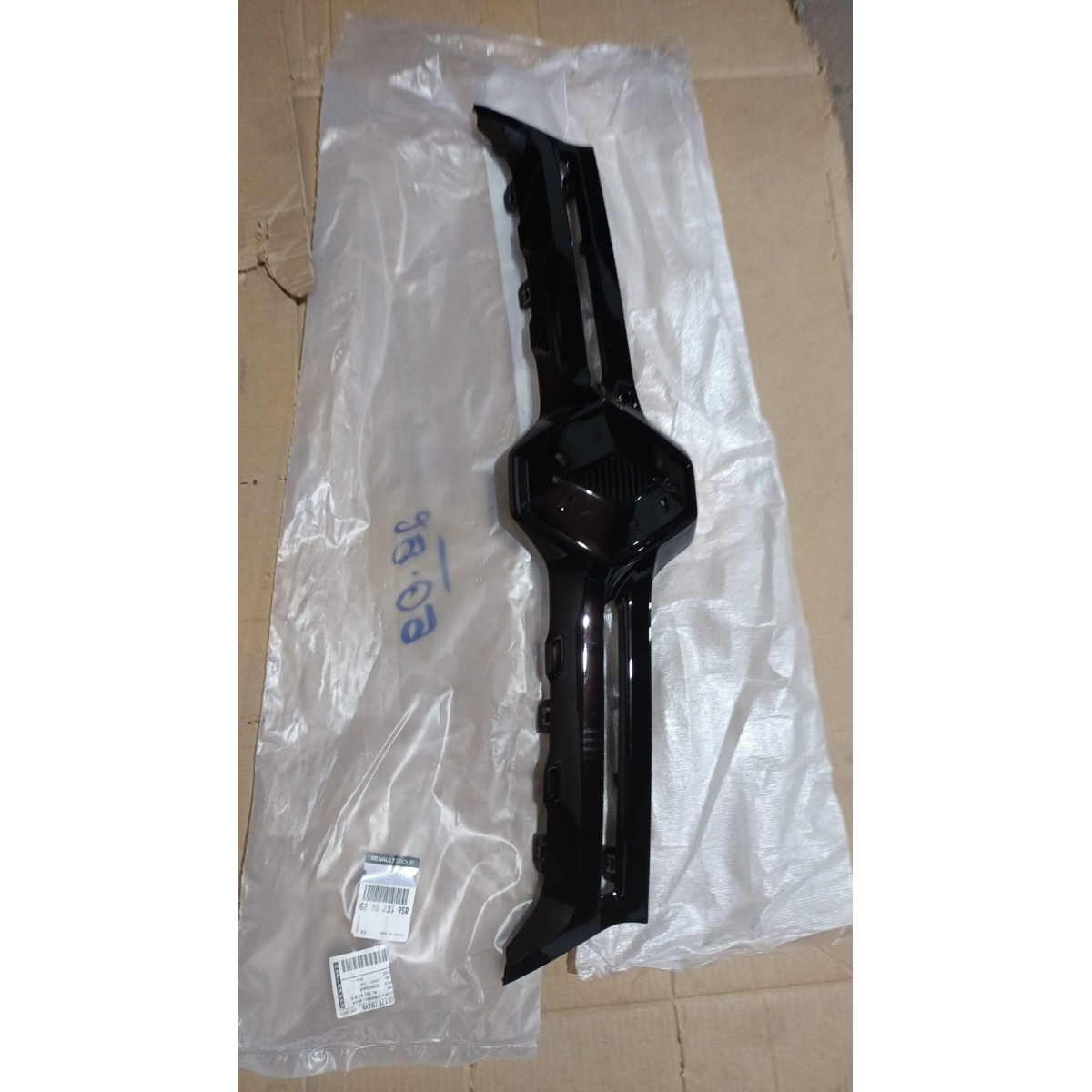 Aplique Da Grade Dianteira Renault Duster Novo Original Preto Brilhante - Imagem 3