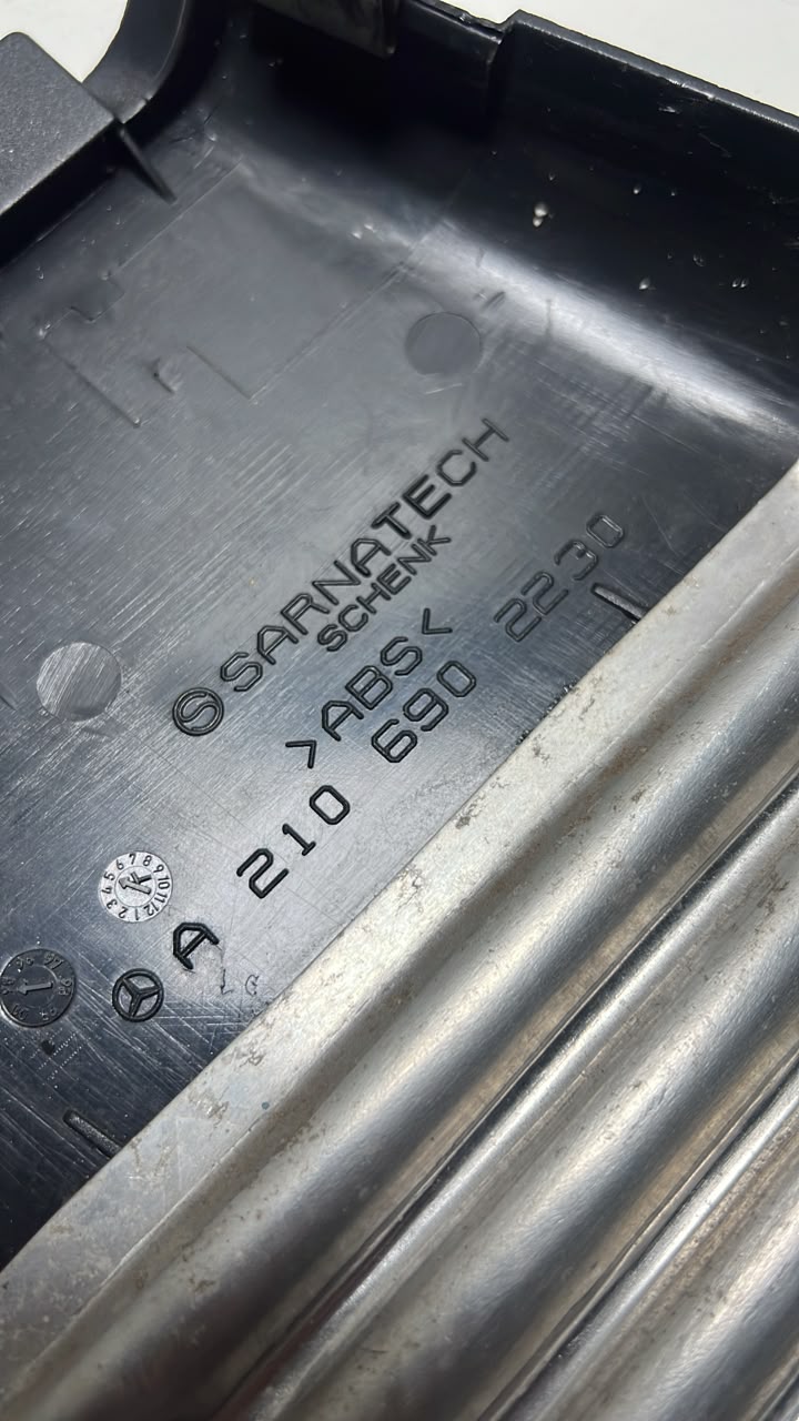 Acaba Inferior lado Dir  Mercedes-Benz Classe E 1998/2002 - Imagem 4