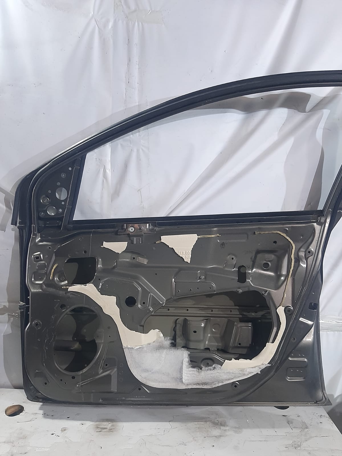 PORTA DIANTEIRA NISSAN SENTRA LADO DIREITO (CINZA) - Imagem 3