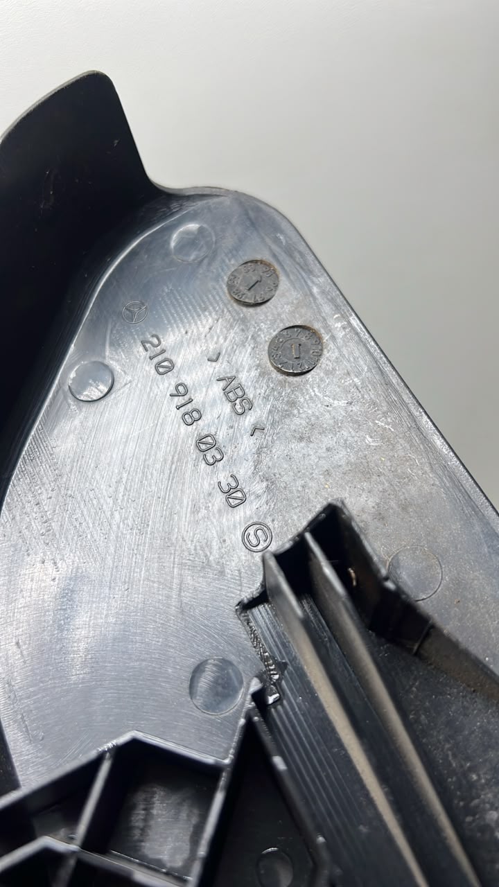 Acabamento Plástico L.E Mercedes-Benz Classe E 1999 a 2002 - Imagem 2