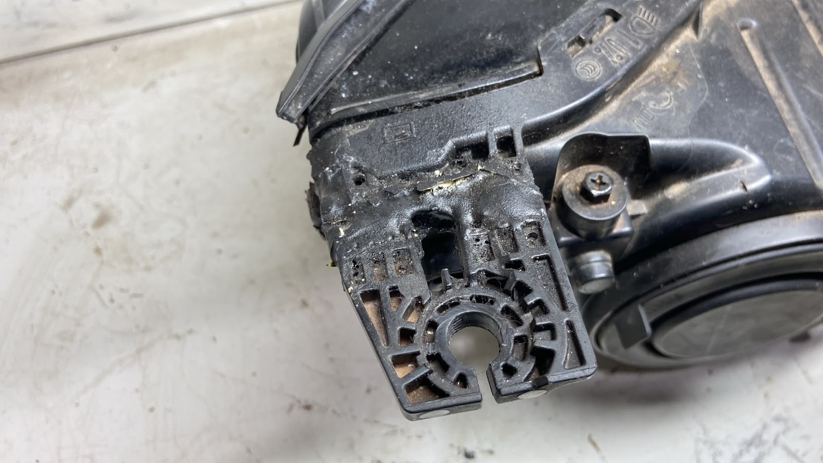 Farol Byd Dolf Lado Esquerdo 2024 - Imagem 3