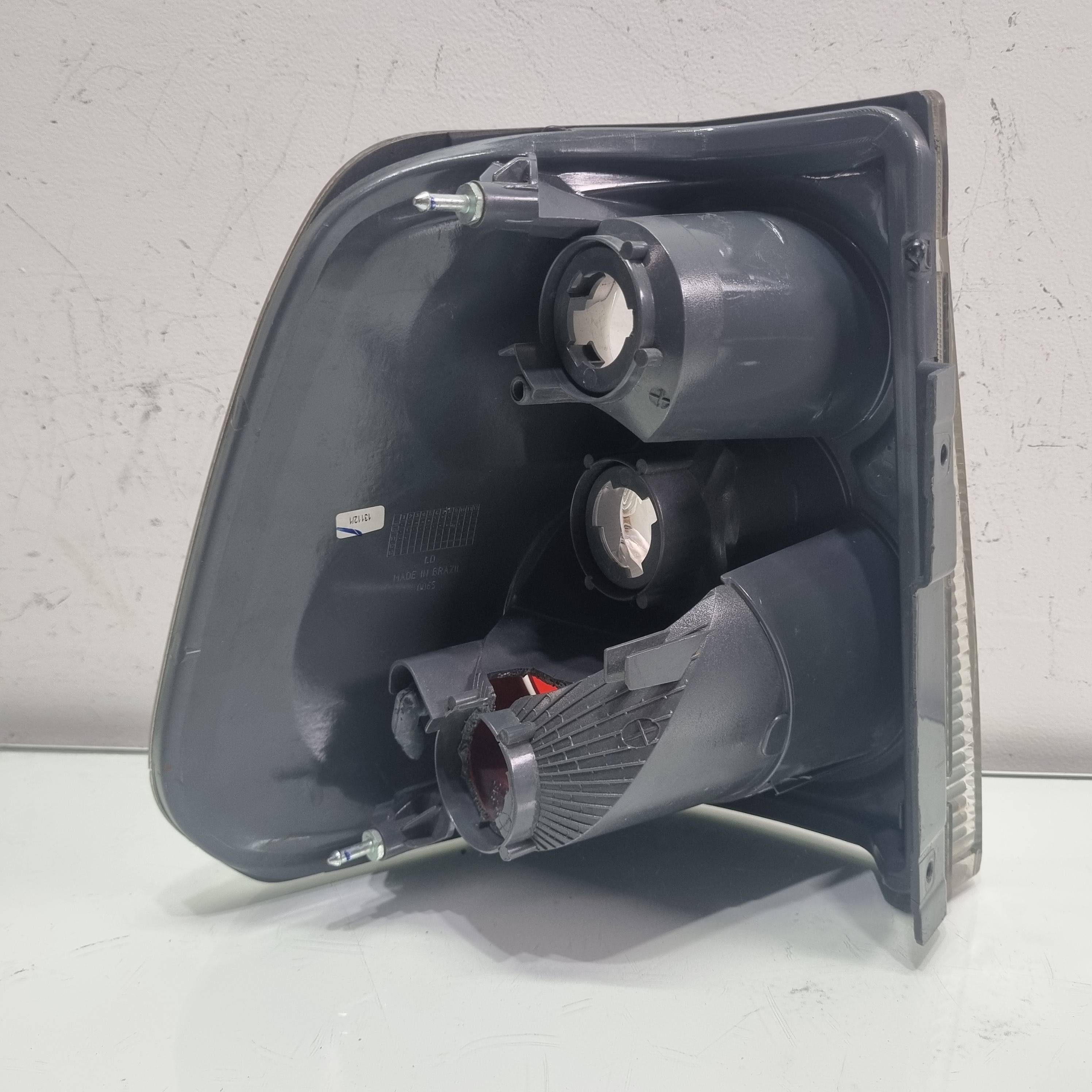 Lanterna Traseira Direita Mitsubishi TR4 CA540624 - Imagem 4