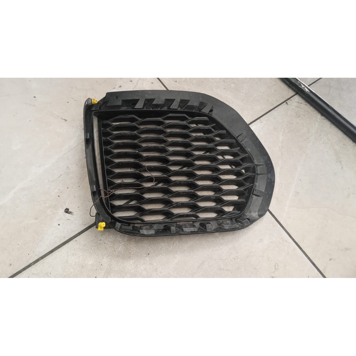 Grade Milha Esquerdo Jaguar Epace 2018 2019 Original (usado) Preto Esquerdo