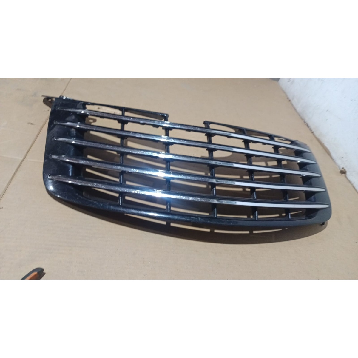 Grade Dianteira Pt Cruzeusado Original Com Detalhe Pequeno Preto Cromado - Imagem 3