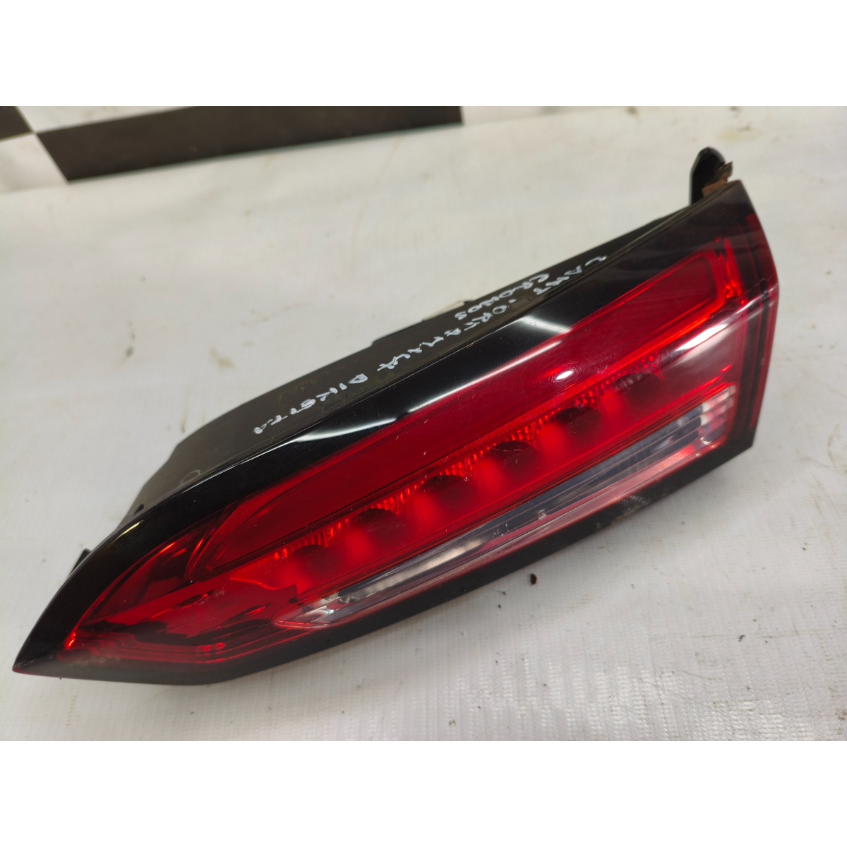 Lanterna Traseira Mala Direita Fiat Cronos 1470804-1 Mopar Direito/passageiro Vermelha / Branca - Imagem 3