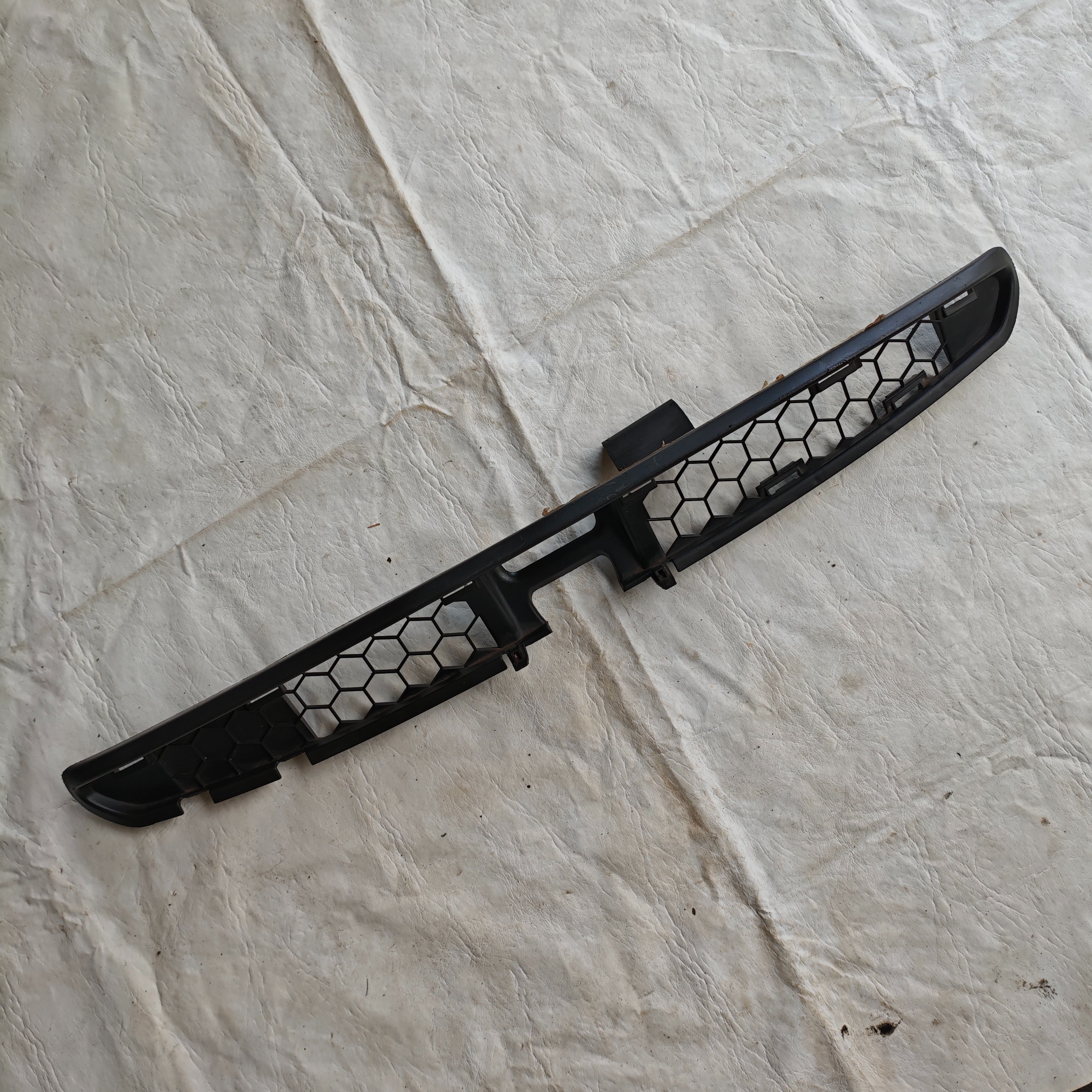 Moldura Grade Frontal Renault Clio 2000 - Imagem 2