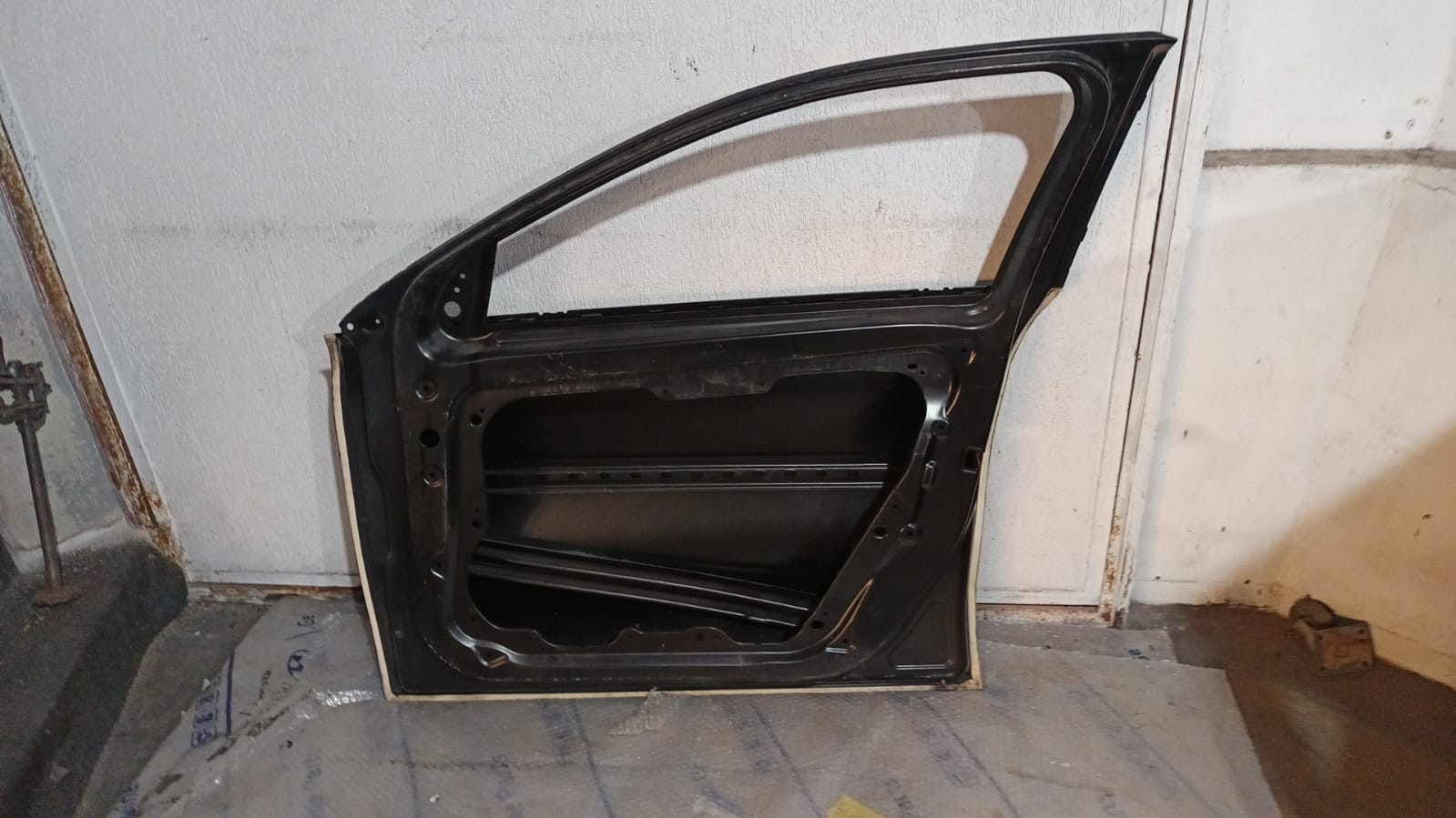 Porta dianteira esquerda Mercedes Classe C 2015-2019 - Imagem 5