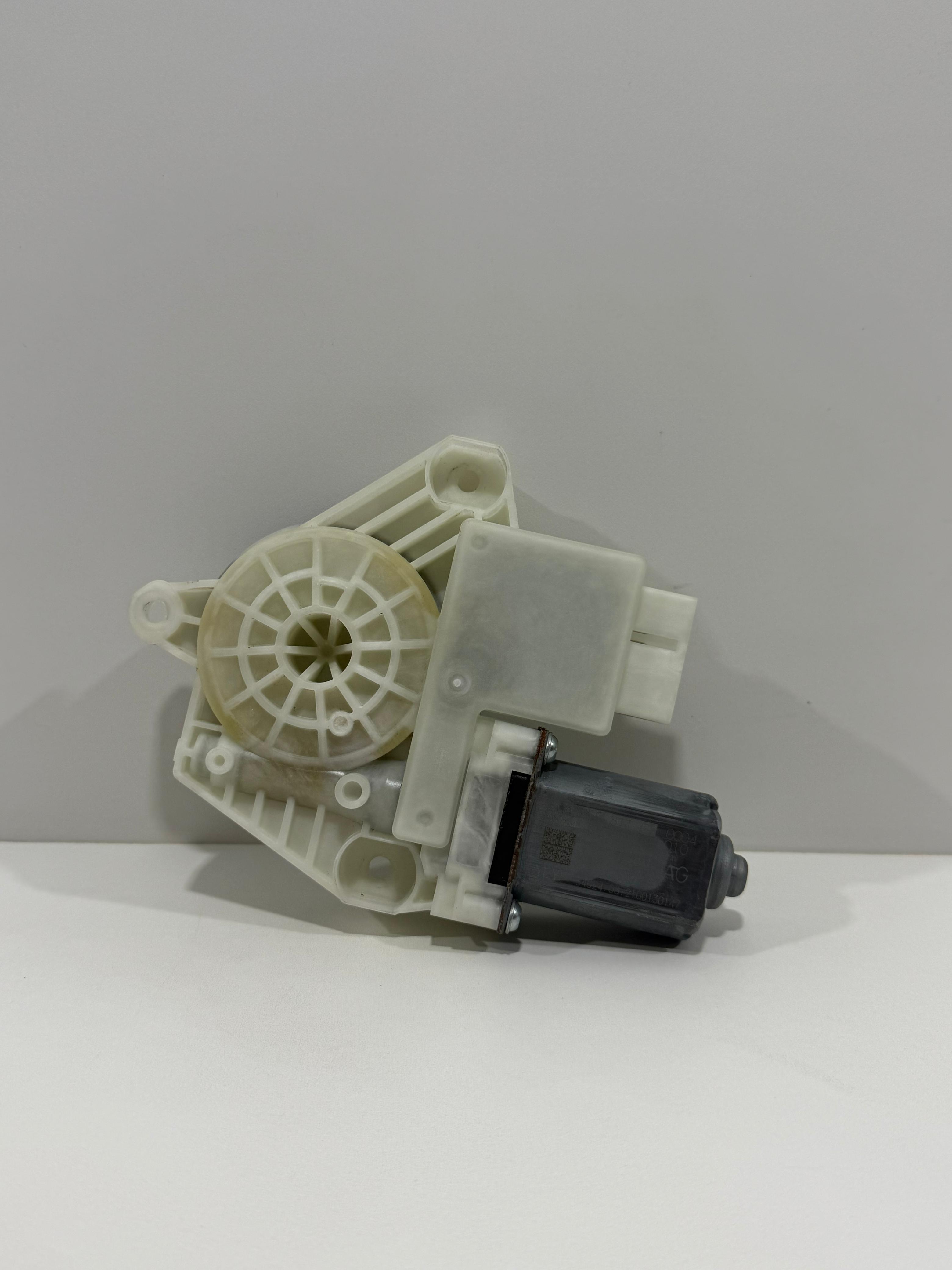 Motor Vidro Traseiro Esquerdo VW Taos 5Q4959811G