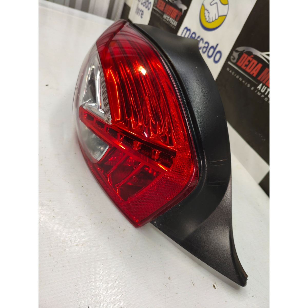 Lanterna Traseira Esquerda Peugeot 208 13/16 9677331180 Orig Esquerdo/motorista Vermelho - Imagem 3