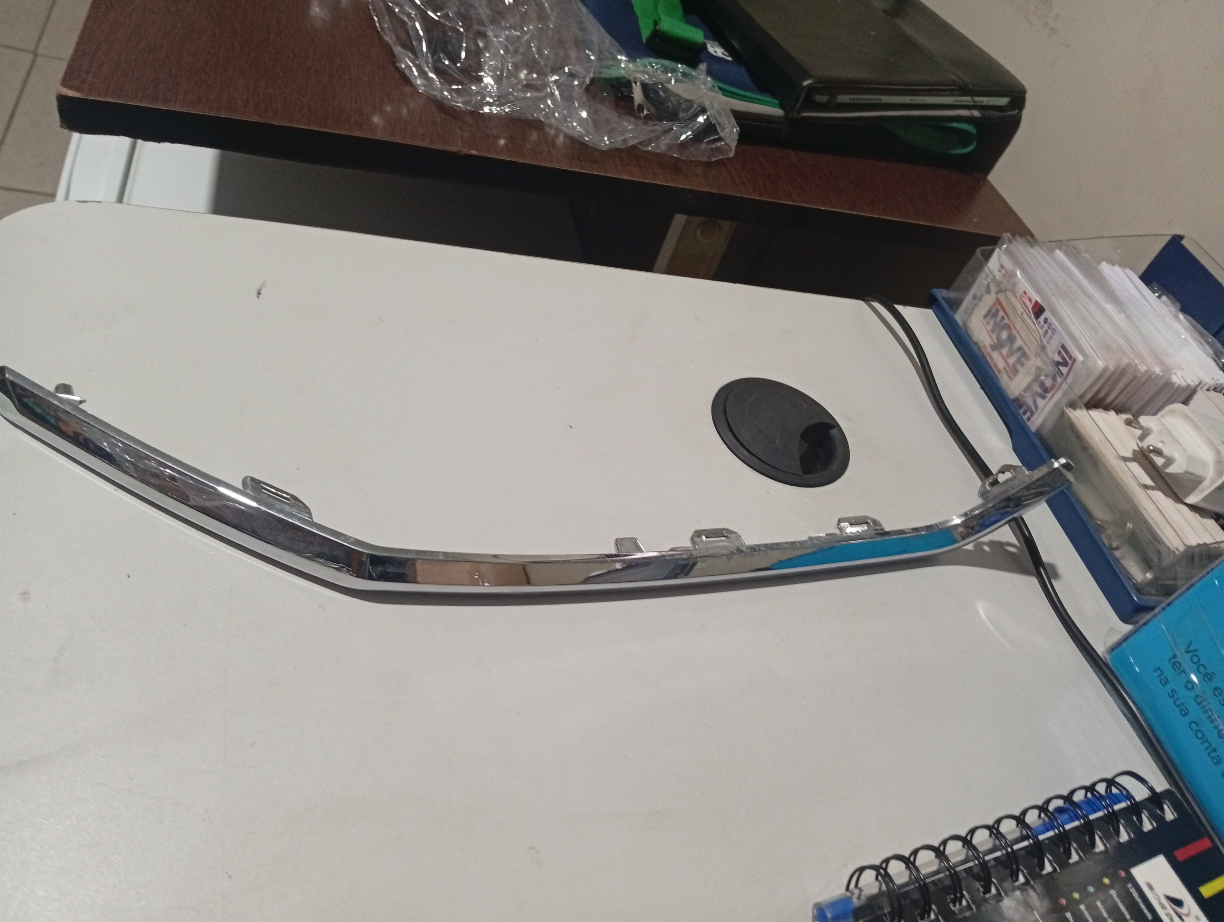 Friso Aplique Grade Superior Nissan Kicks 21 22 23 - Imagem 1