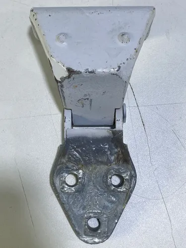 Dobradiça Da Porta Dianteira Do Iveco Daily 2008 A 2016 Orig