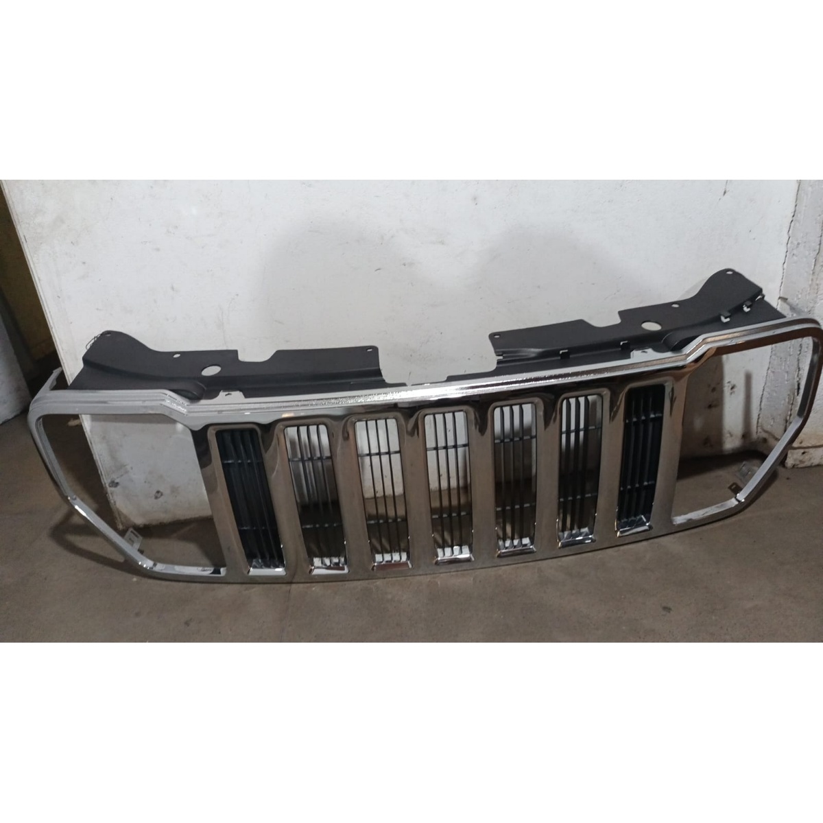 Grade Dianteira Jeep Cherokee - Imagem 3